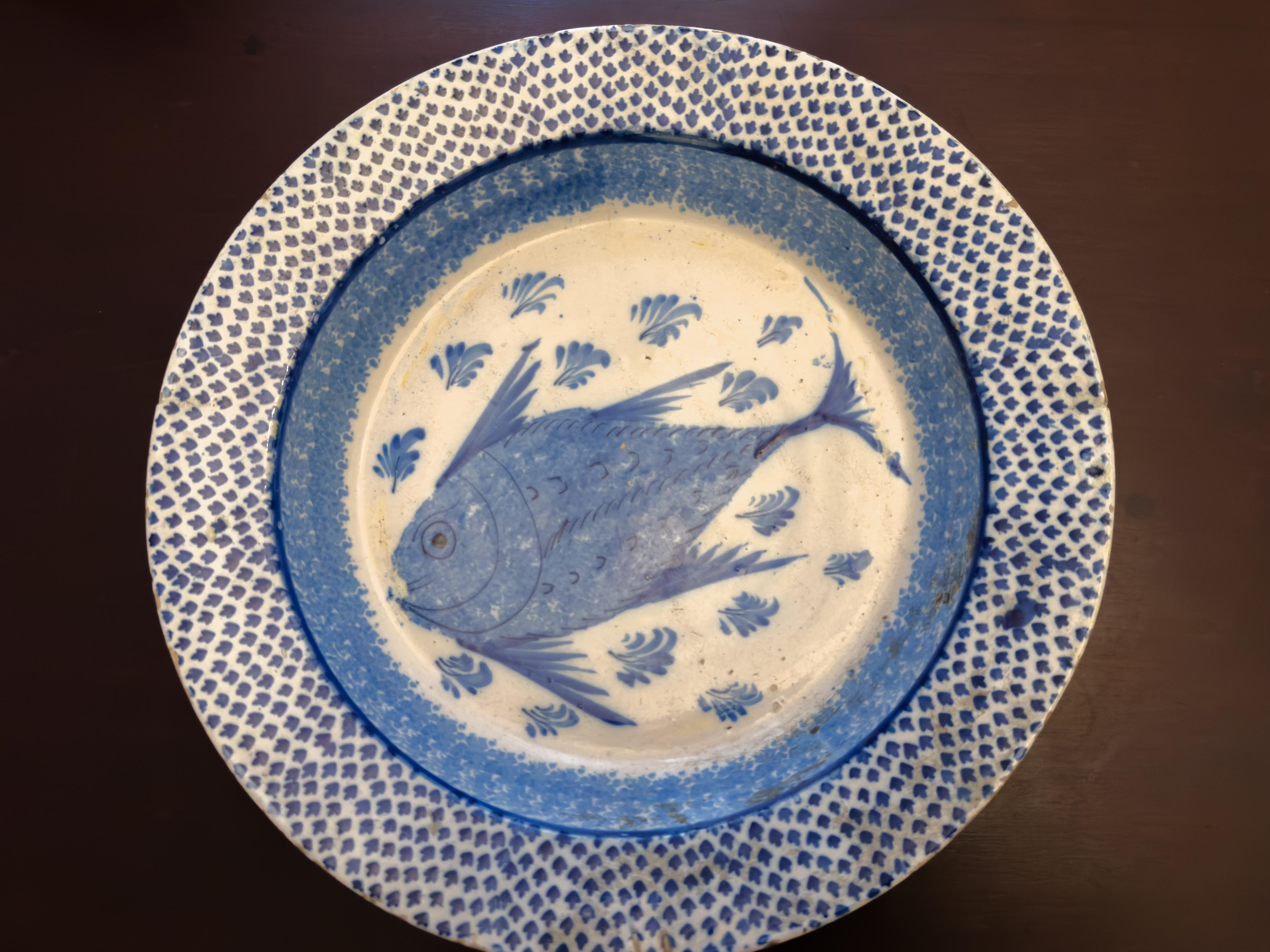 Plat à poisson en porcelaine bleue d'exportation chinoise, 19e siècle en vente 2