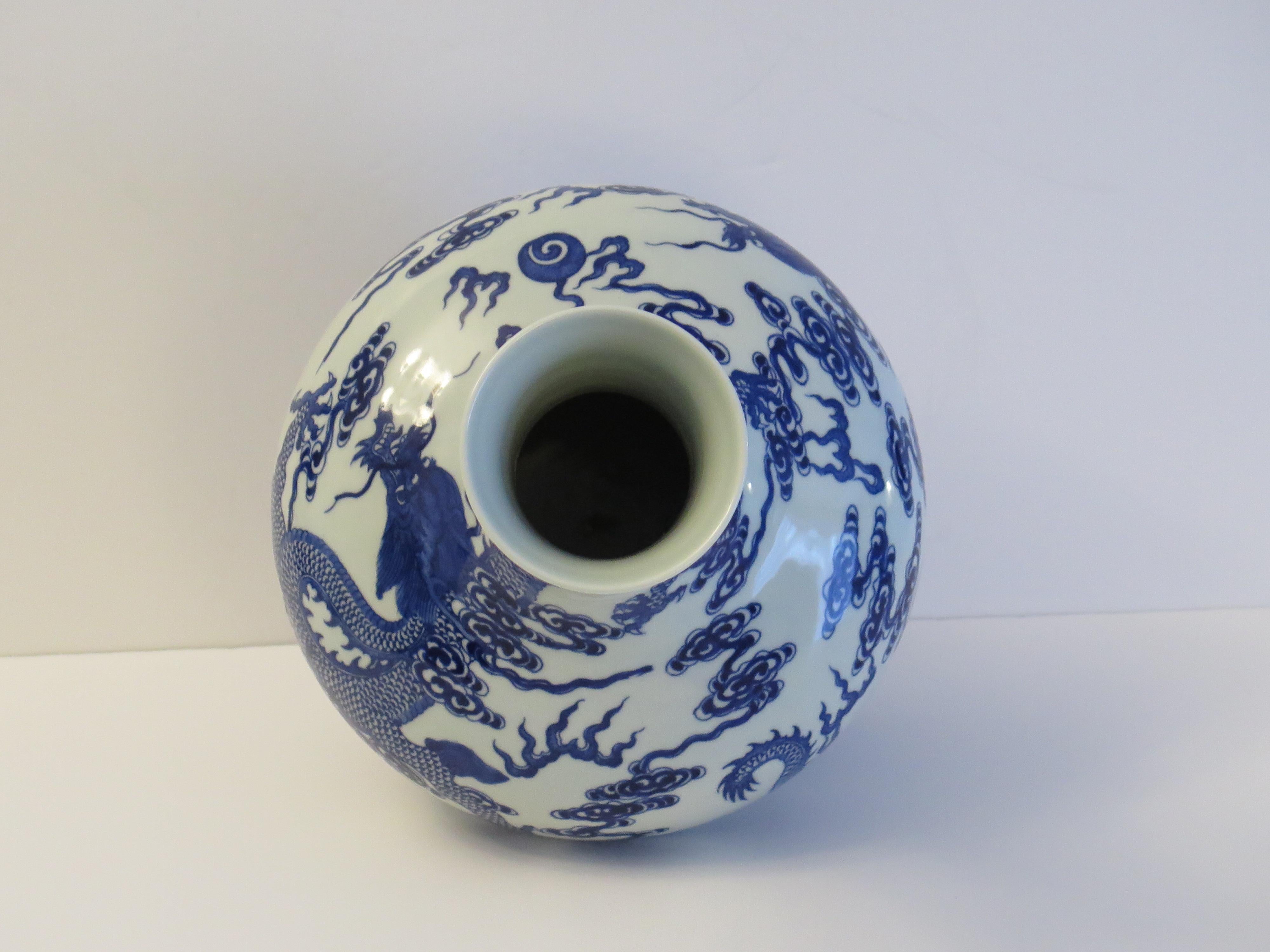 Chinese Export Blue & White Bottle Vase Porcelain hand painted, Circa 1950s For Sale 7