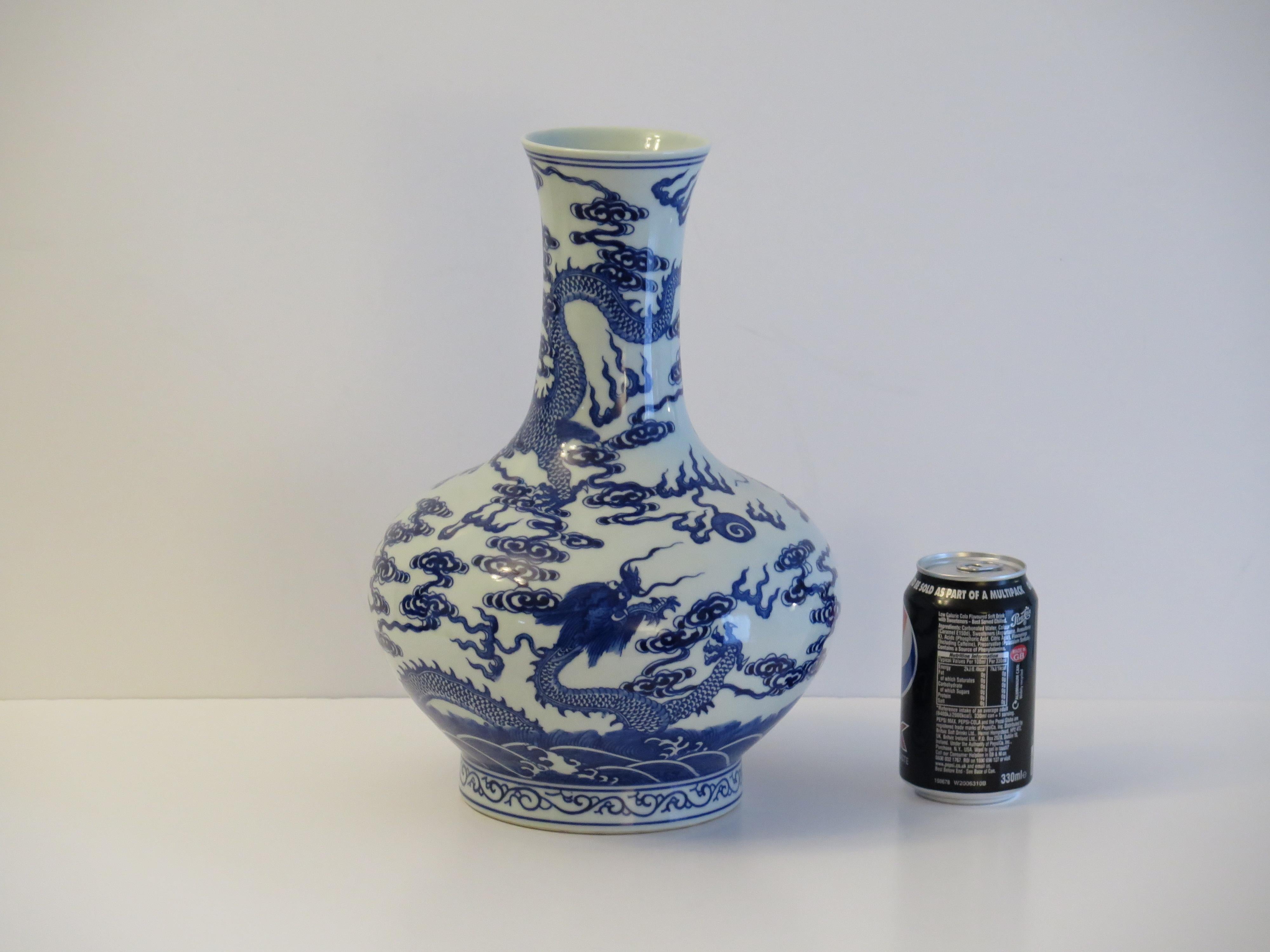 Chinese Export Blue & White Bottle Vase Porcelain hand painted, Circa 1950s For Sale 12