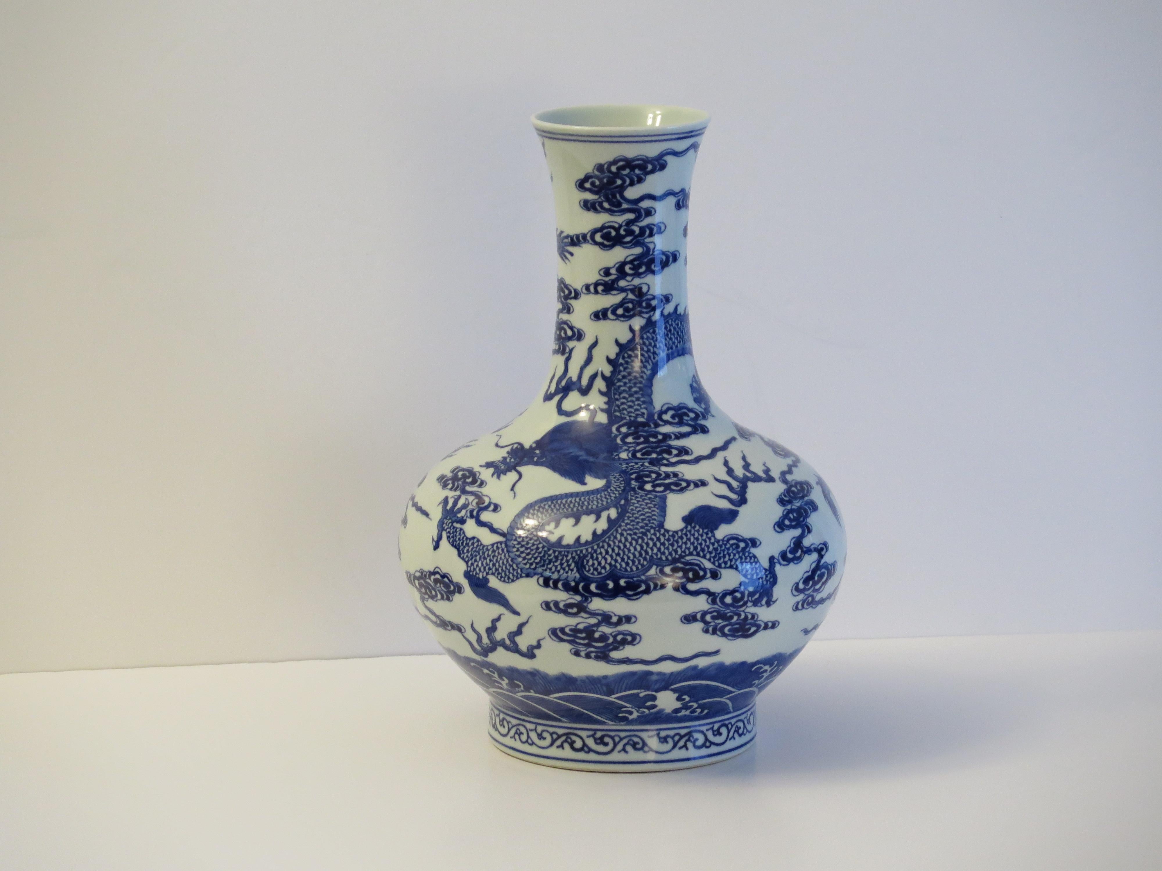Chinese Export Blue & White Bottle Vase Porcelain hand painted, Circa 1950s For Sale 3
