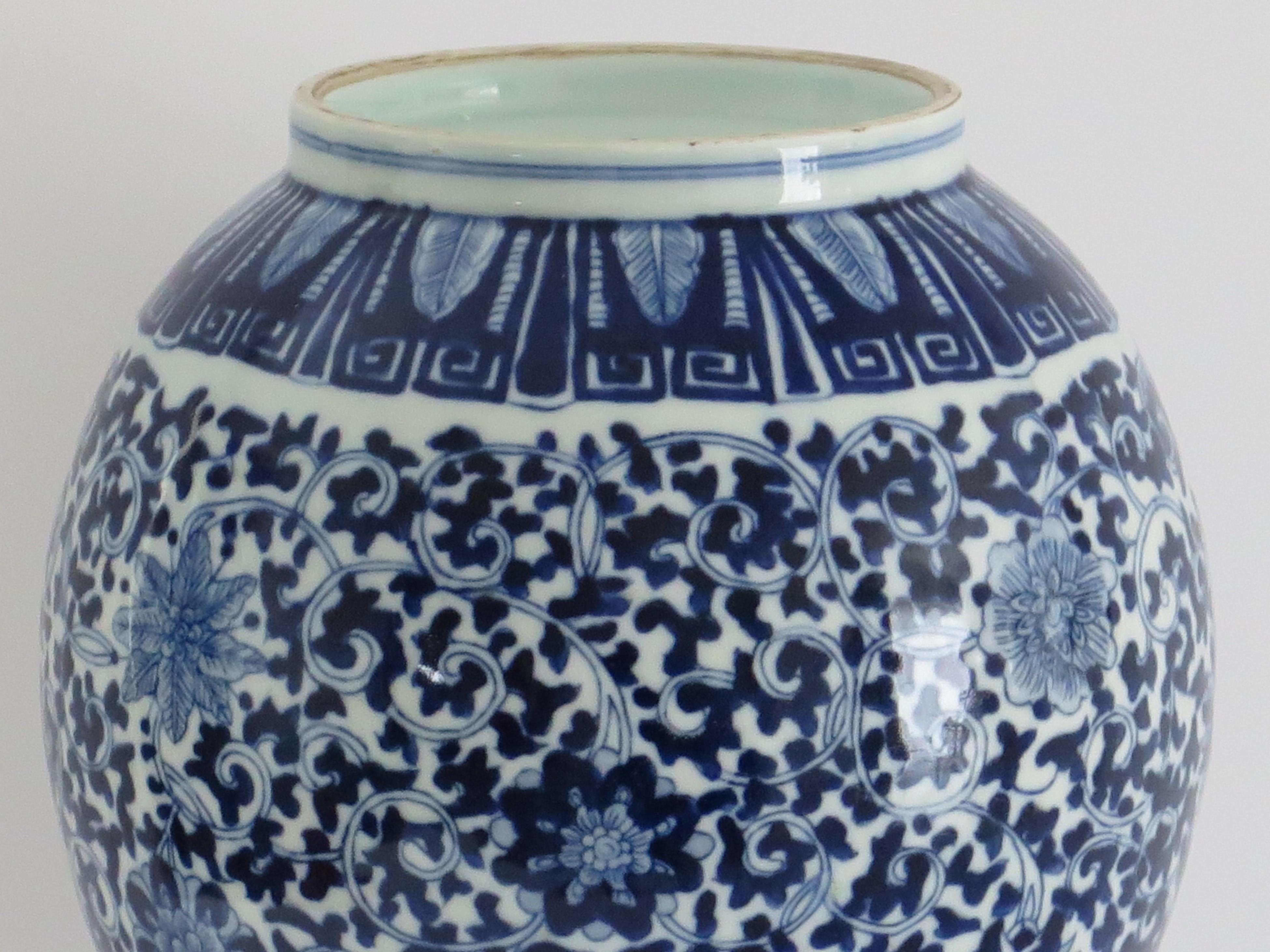 Chinese Export Blue & White Bottle Vase Porcelain hand painted, Circa 1920 5