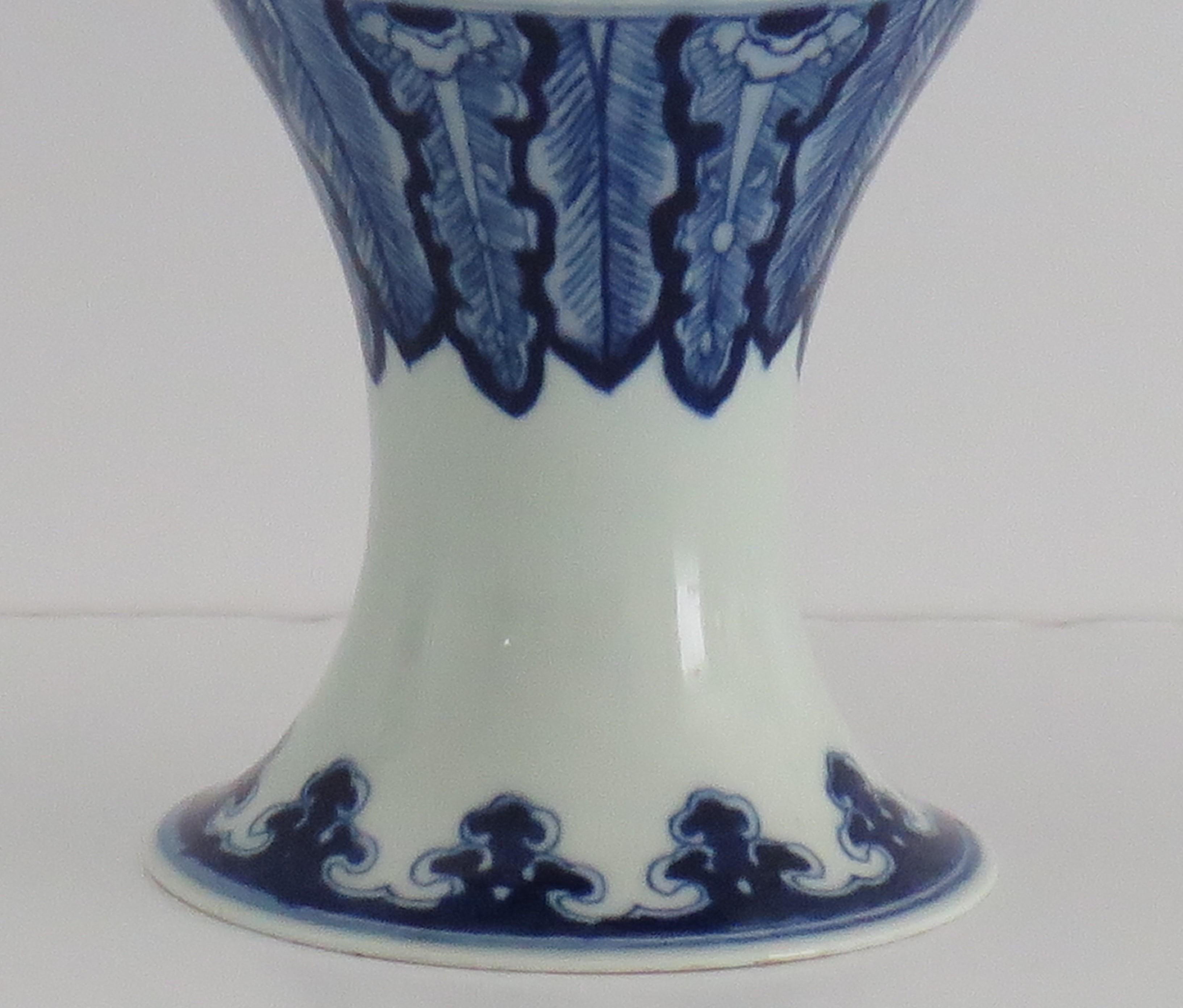Chinese Export Blue & White Bottle Vase Porcelain hand painted, Circa 1920 8