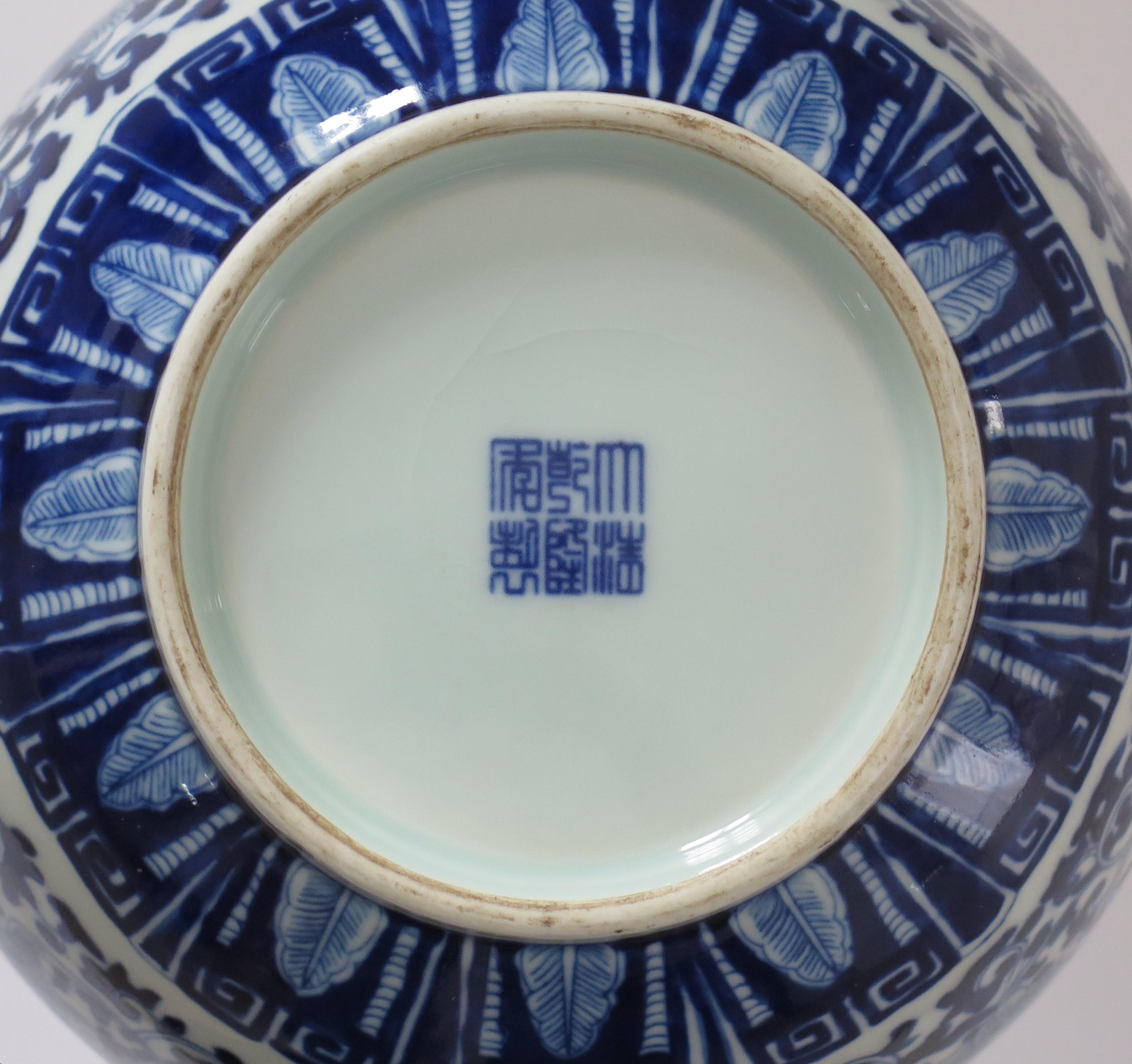 Chinese Export Blue & White Bottle Vase Porcelain hand painted, Circa 1920 13
