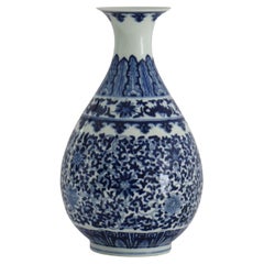 Chinese Export Blue & White Bottle Vase Porcelain hand painted, Circa 1920