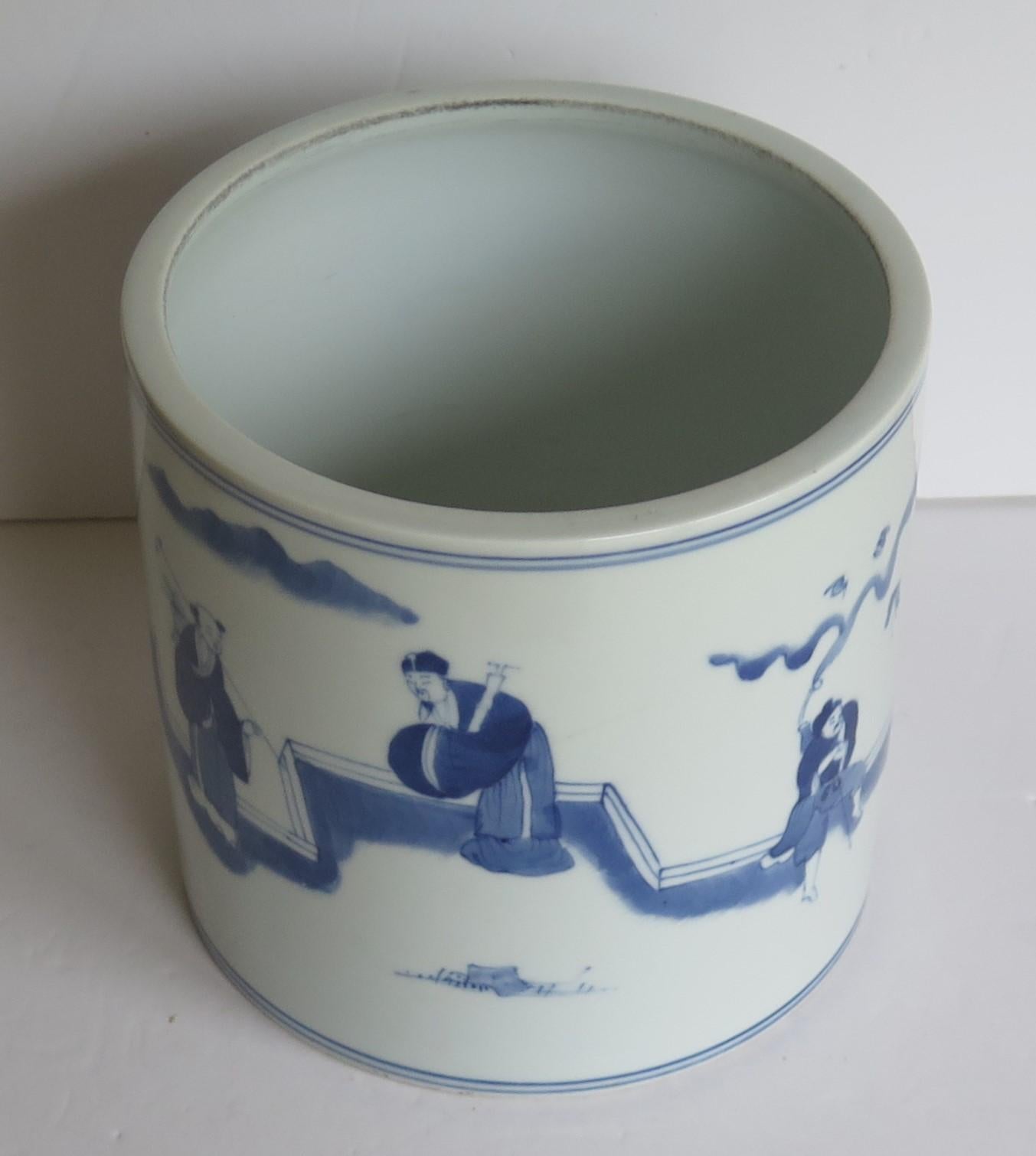 Chinese Export Brush Pot or Bitong Porcelain hand painted,  Qing Circa 1900 For Sale 9