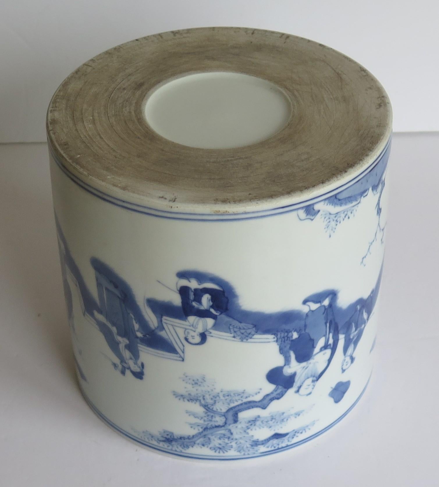 Chinese Export Brush Pot or Bitong Porcelain hand painted,  Qing Circa 1900 For Sale 11