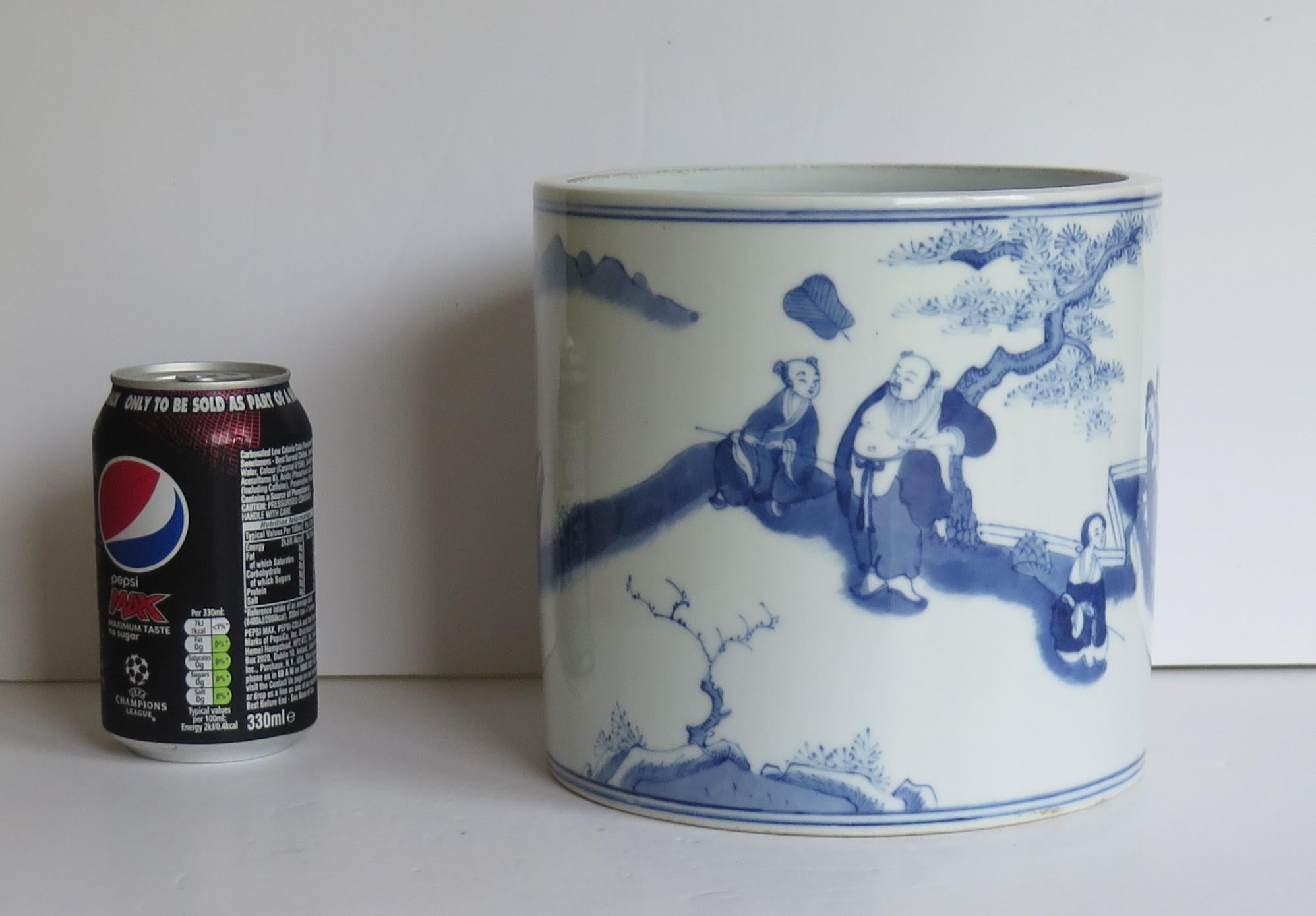 Chinese Export Brush Pot or Bitong Porcelain hand painted,  Qing Circa 1900 For Sale 13