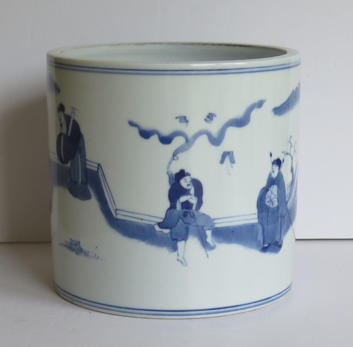 Chinese Export Brush Pot or Bitong Porcelain hand painted,  Qing Circa 1900 In Good Condition For Sale In Lincoln, Lincolnshire