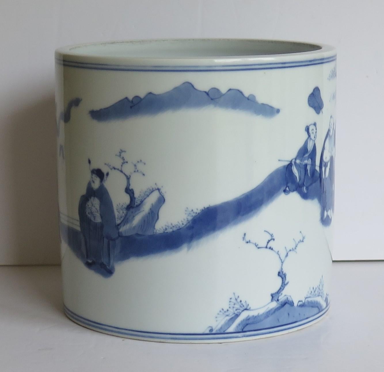 Chinese Export Brush Pot or Bitong Porcelain hand painted,  Qing Circa 1900 For Sale 3