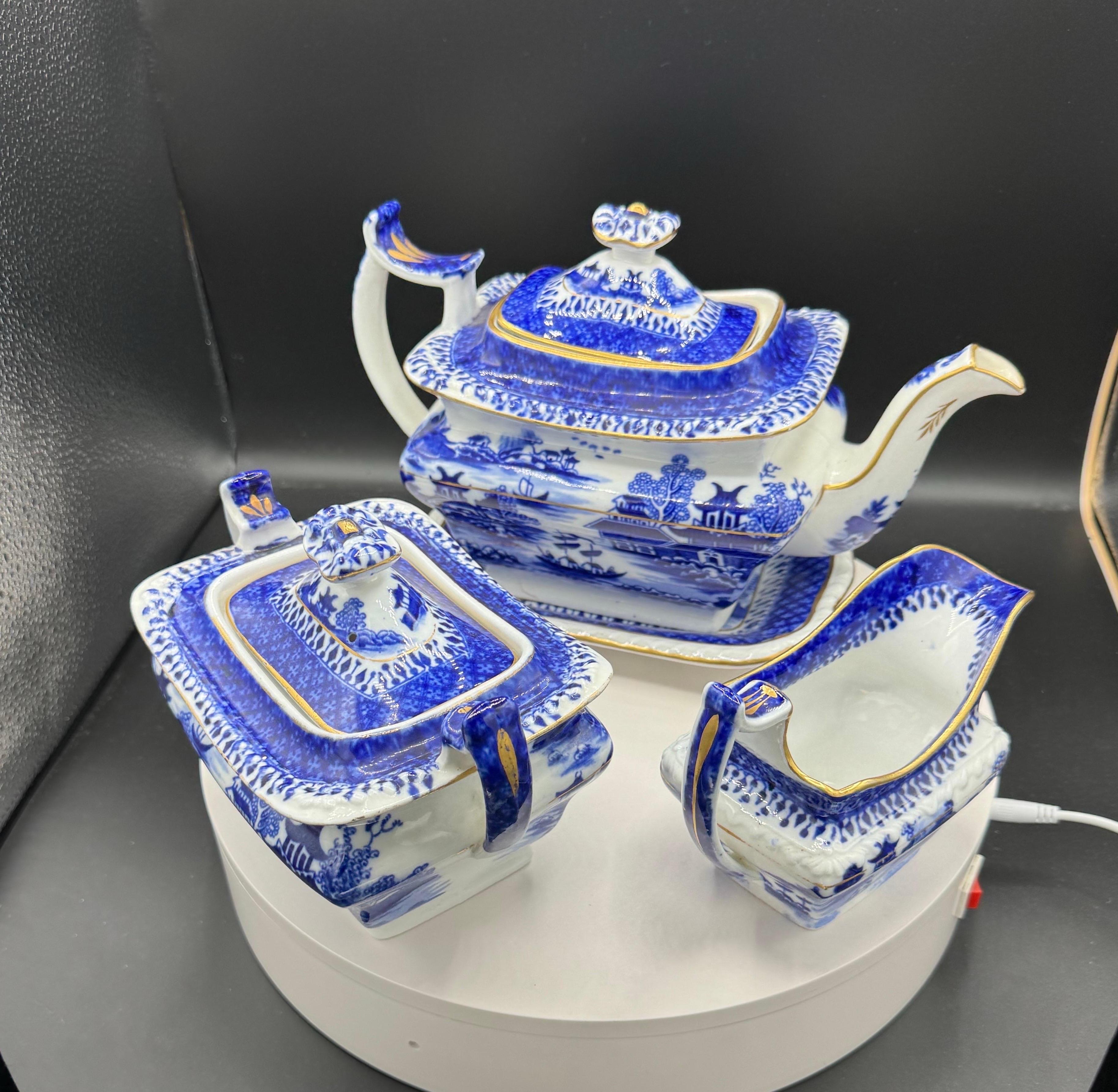 Chinese Export Blue & White Ceramic Coffee / Tea service For Sale 6