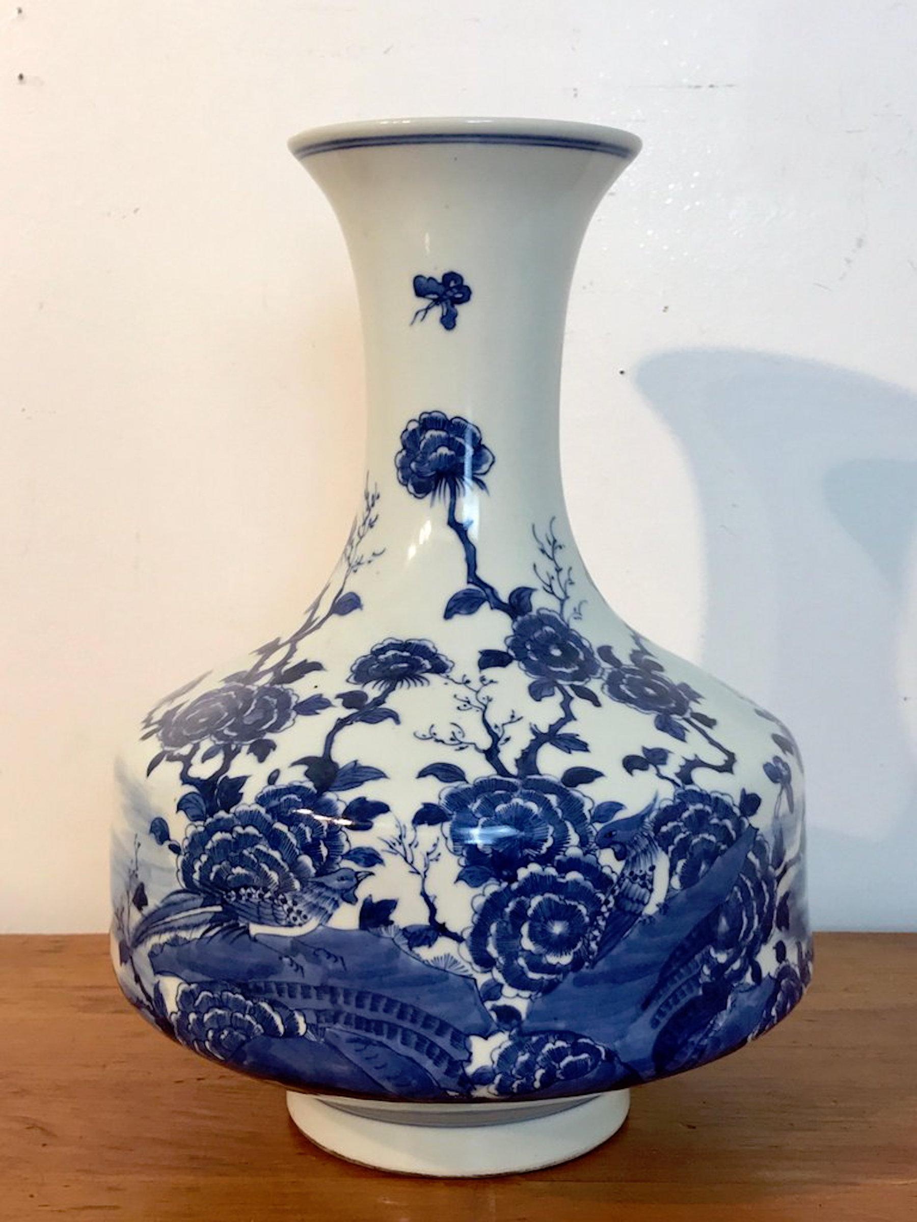 Chinese export blue and white long neck vase, decorated with chrysanthemums and birds, unmarked. Standing 14