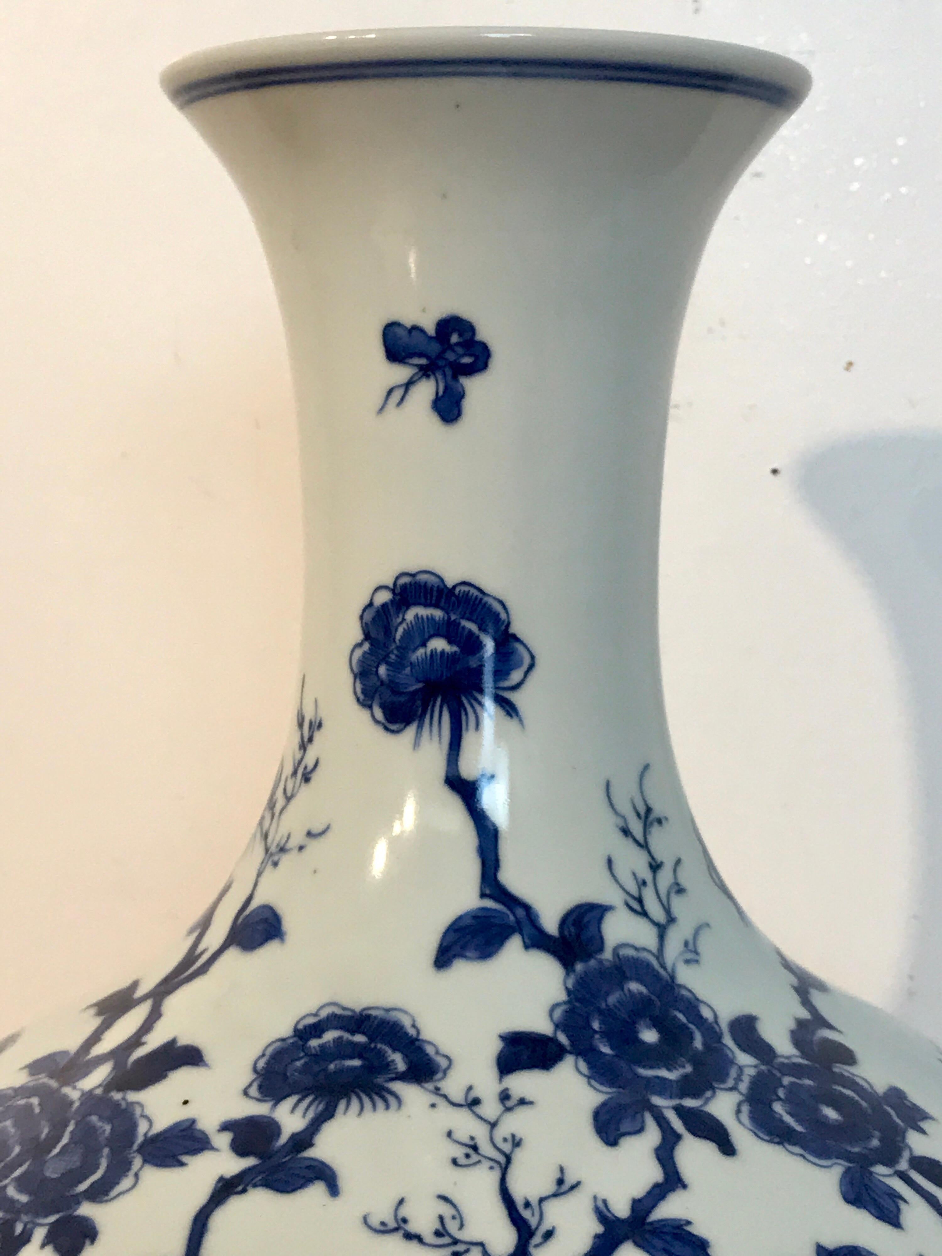 Porcelain Chinese Export Blue and White Long Neck Vase