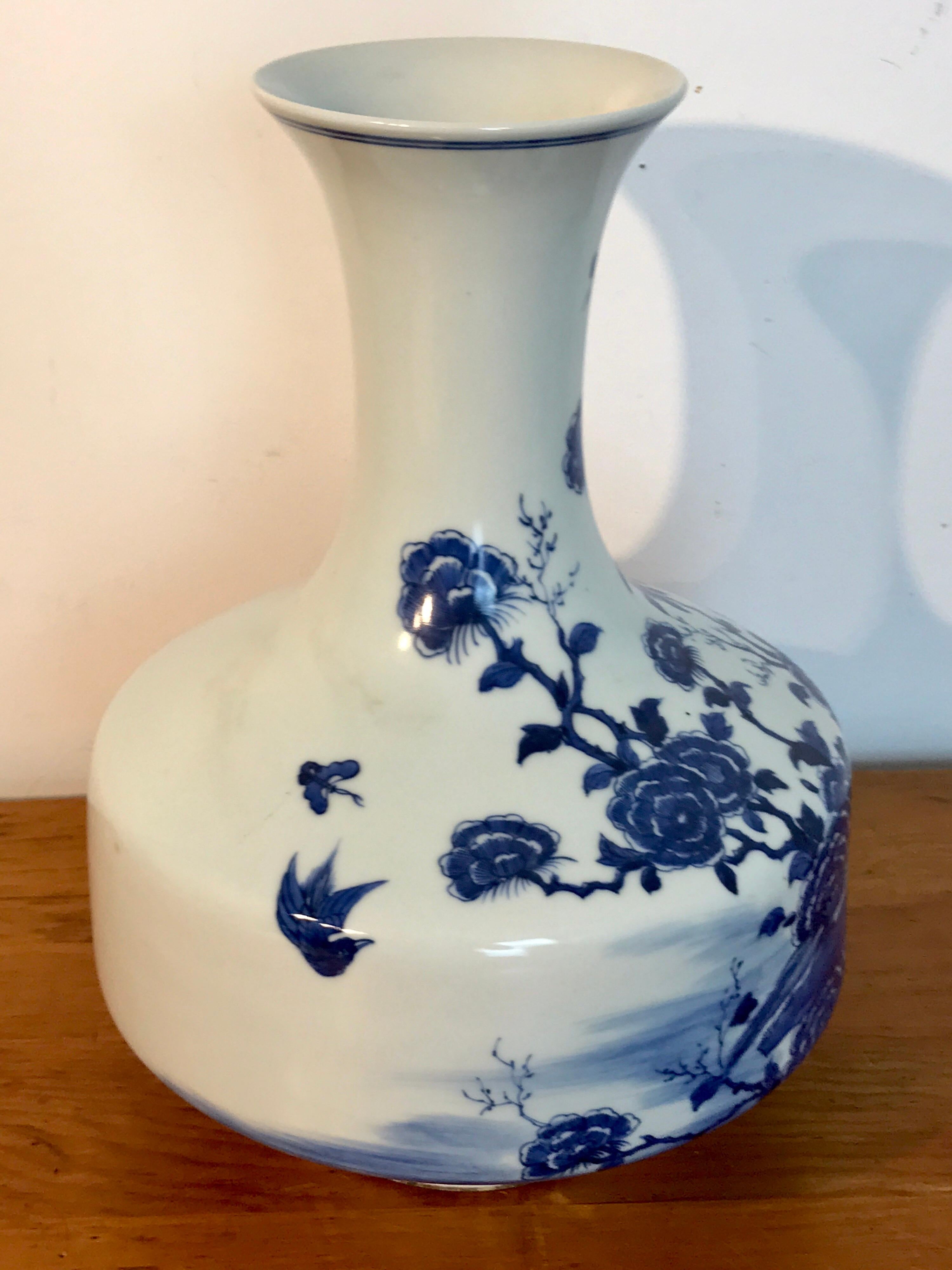 Chinese Export Blue and White Long Neck Vase 2