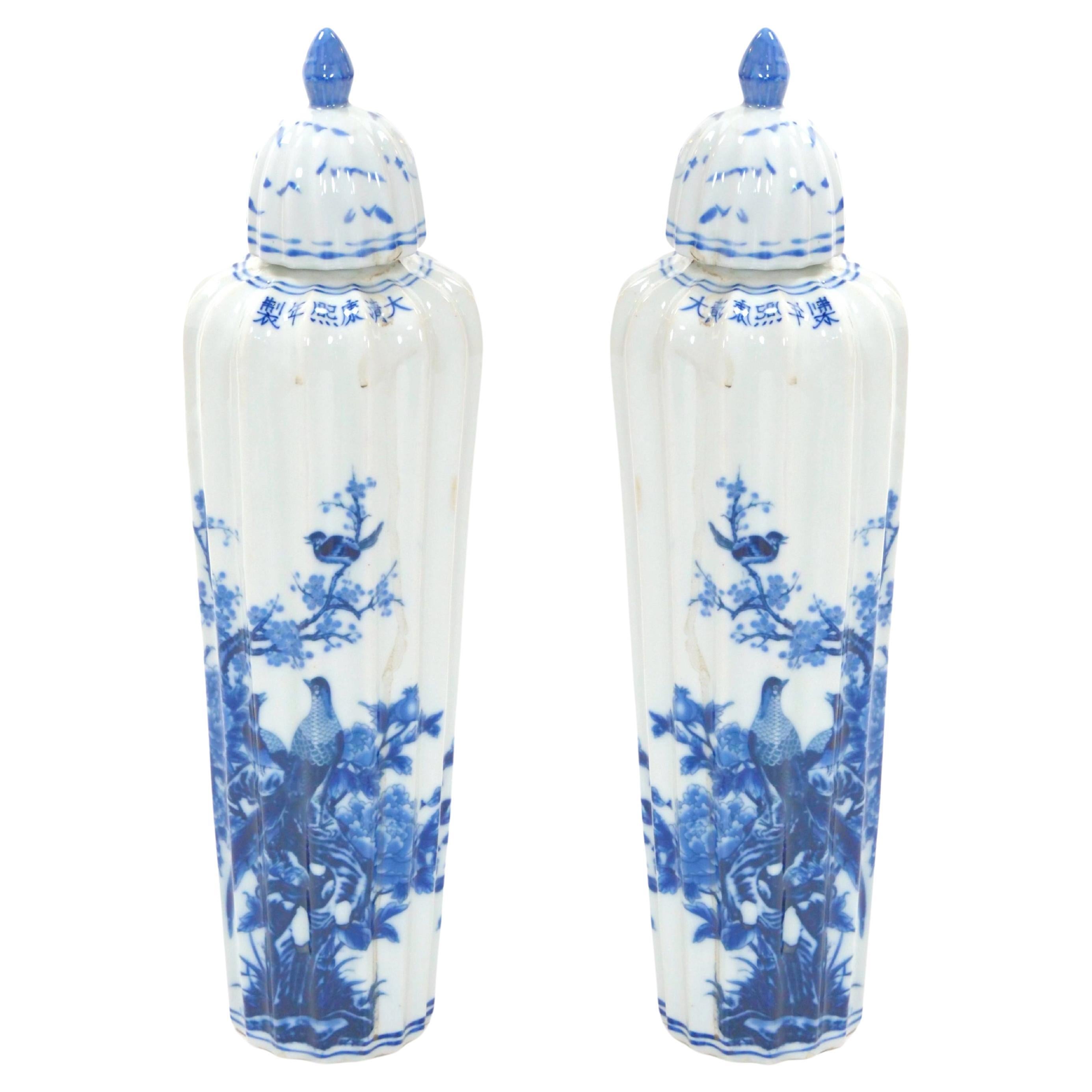 Urnas cubiertas de porcelana azul/blanca de exportación china