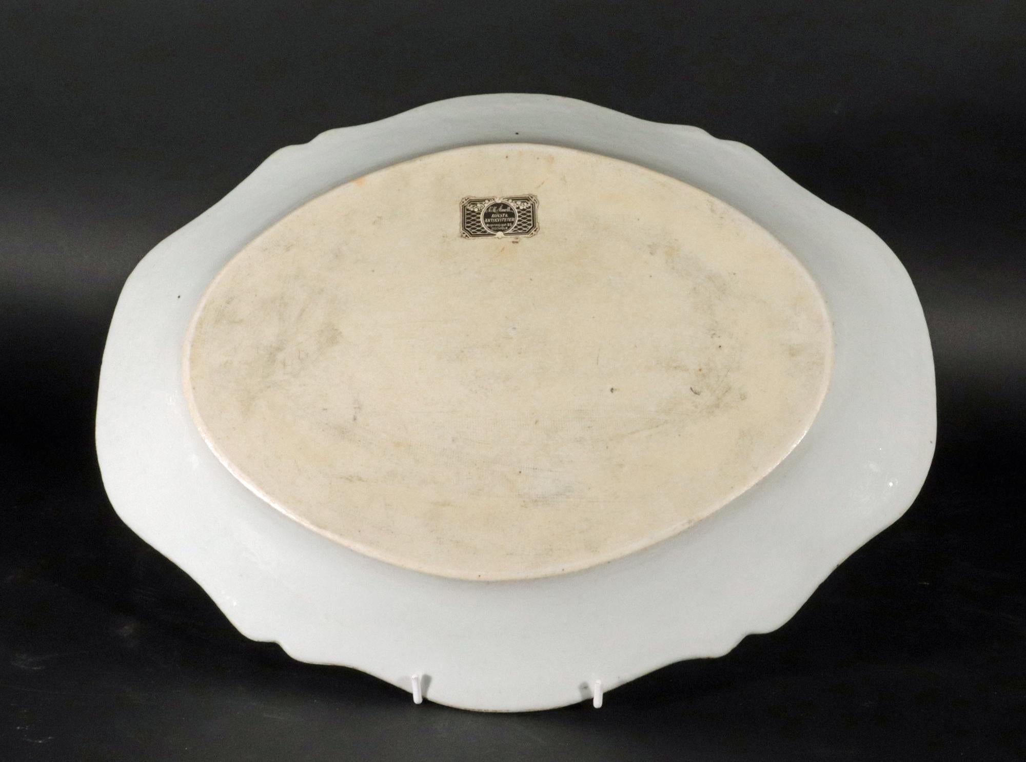 Plat en forme de buffle et de cerf en porcelaine bleue et blanche exporté de Chine en vente 2
