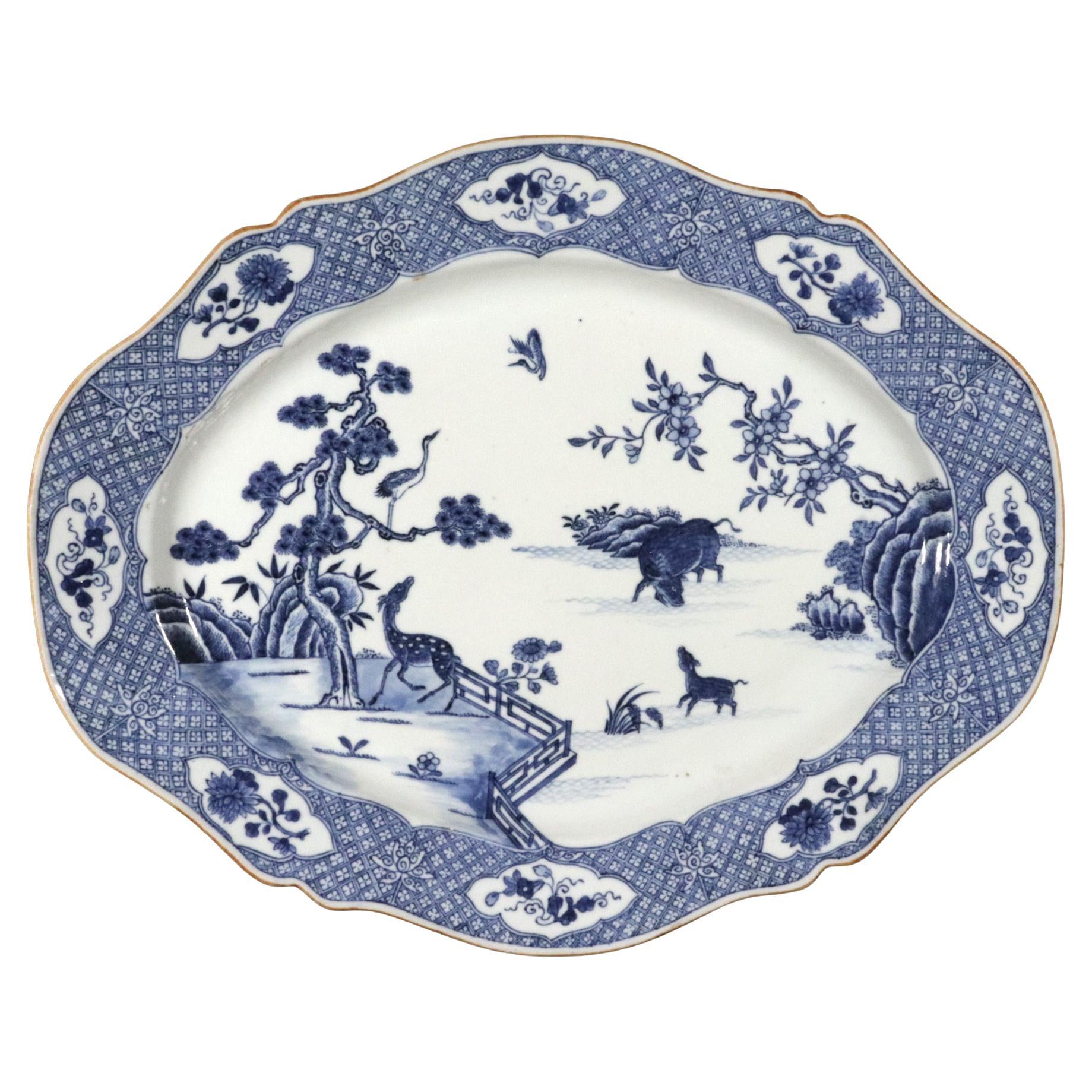 Plato de porcelana azul y blanca de exportación china con búfalo y ciervo