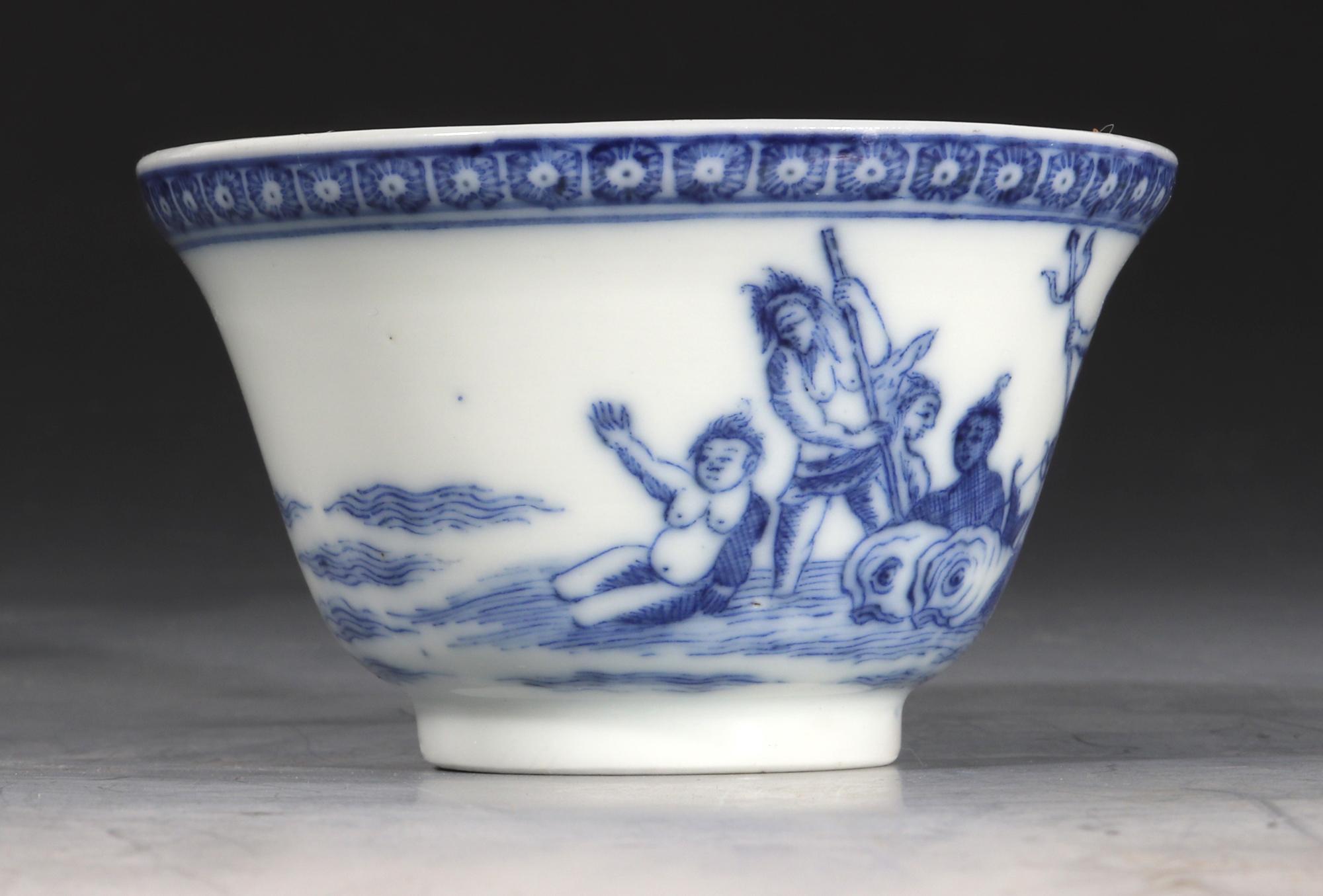 Chinesische Export-Teeschale und Untertasse in Blau und Weiß, Neptun, der Gott des Meeres im Angebot 1