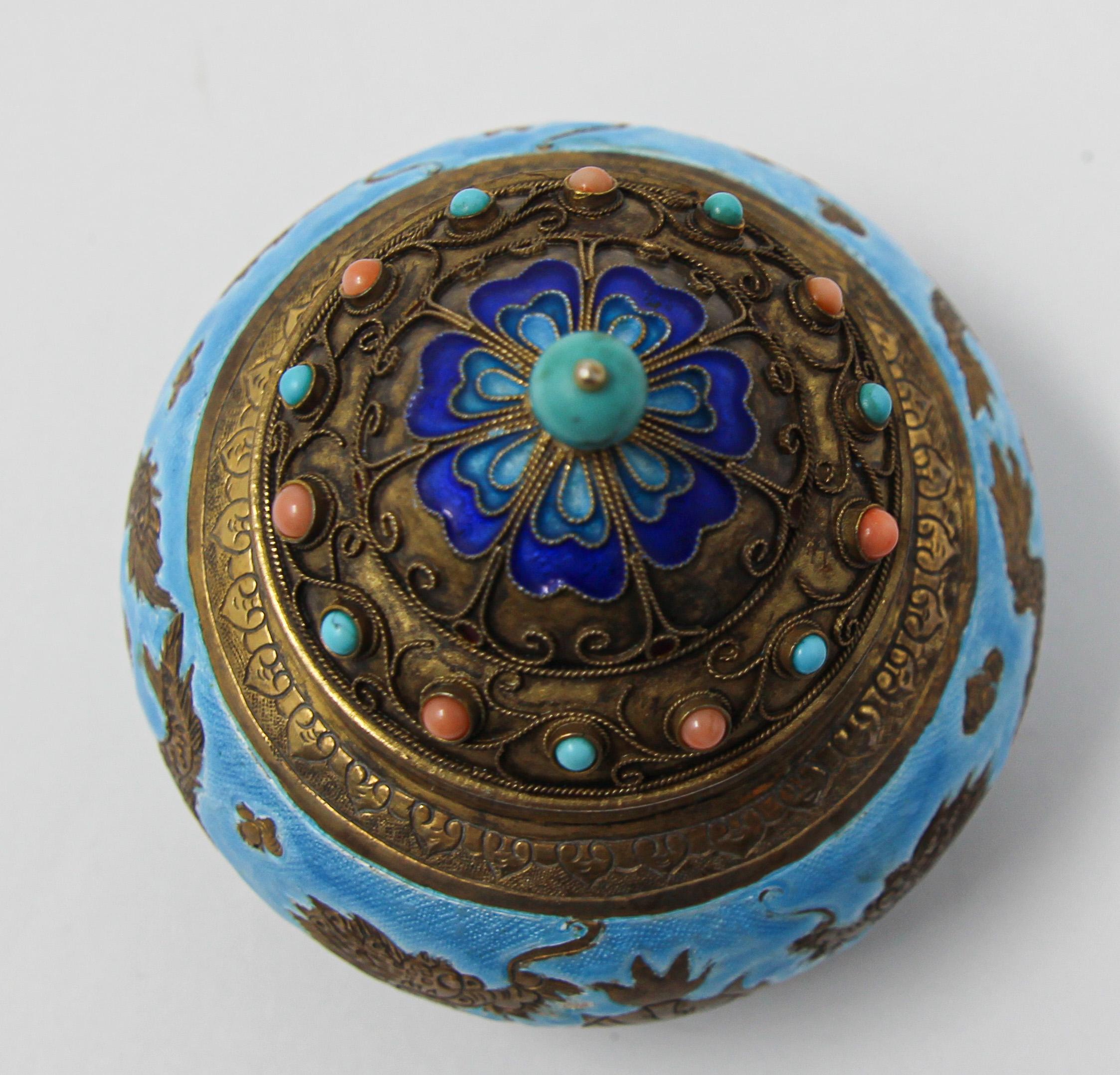 Chinese Export Brass Snuff Box with Turquoise Enamel Dragons and Beads Inlaid 3