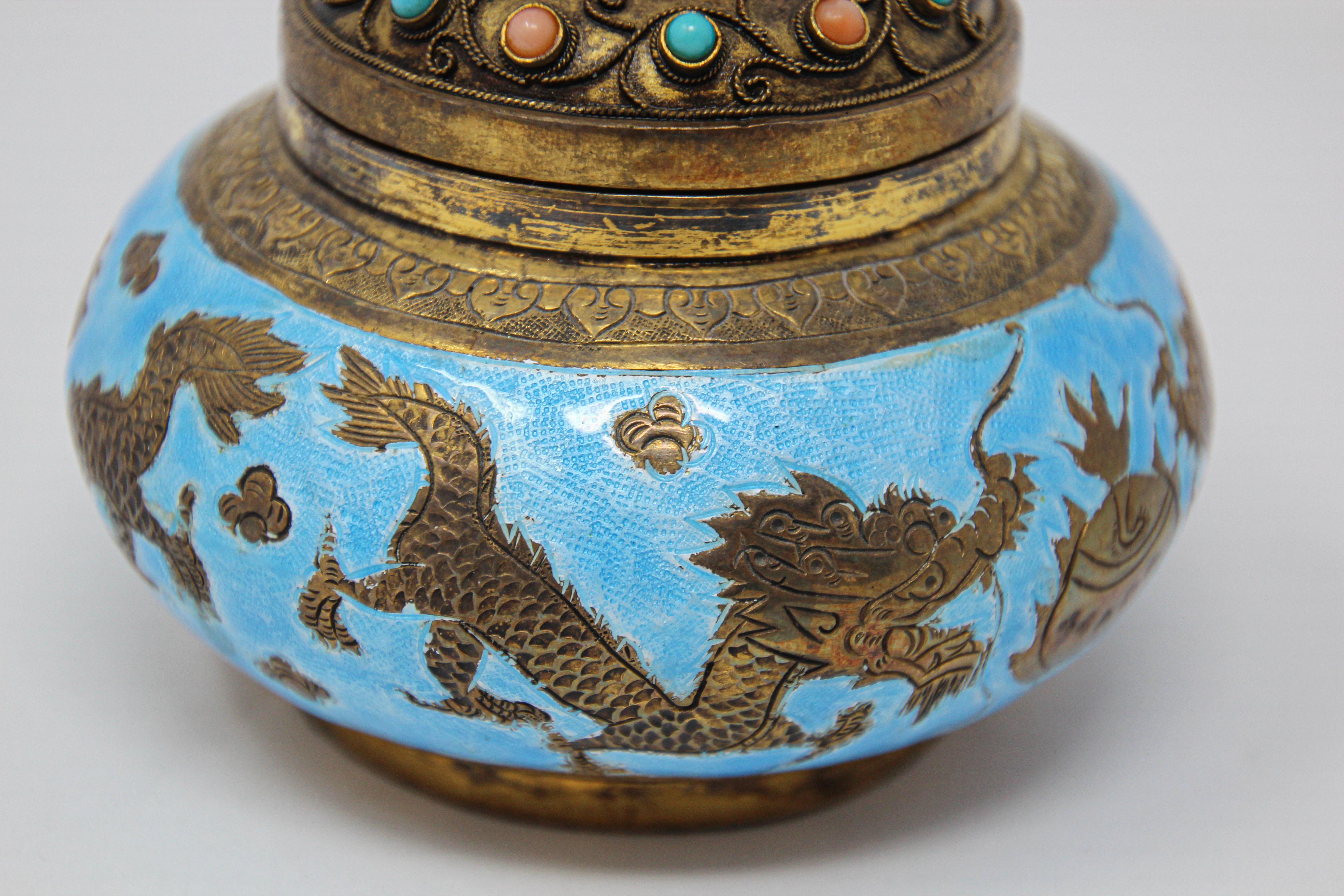 Chinese Export Brass Snuff Box with Turquoise Enamel Dragons and Beads Inlaid In Good Condition In North Hollywood, CA
