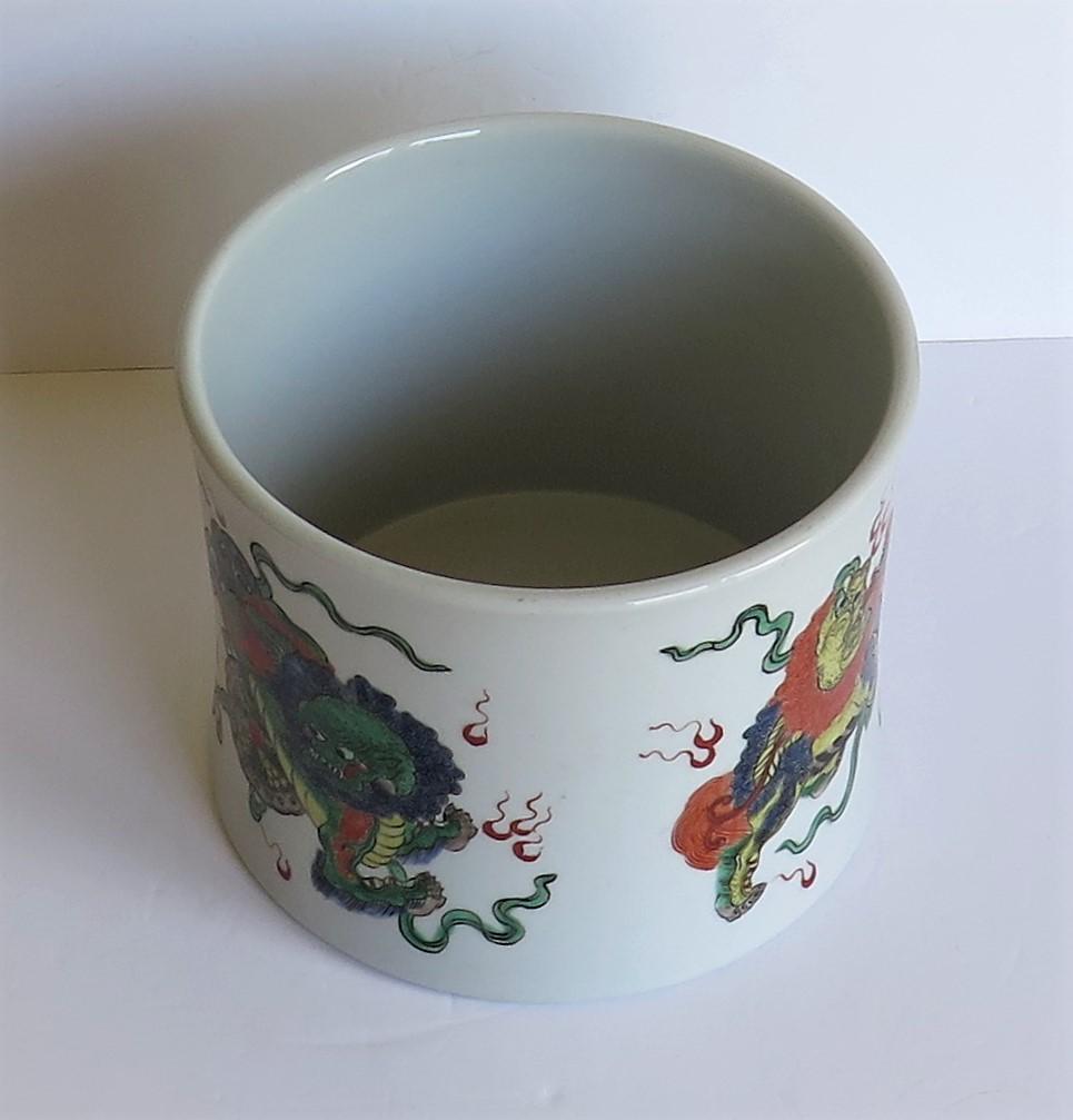 Chinese Export Brush Pot or Bitong Porcelain, Hand Painted with Three Lion Dogs 7