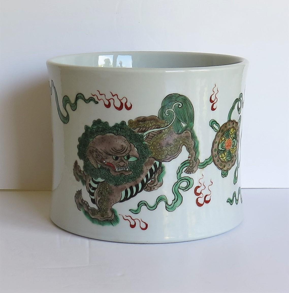 Chinese Export Brush Pot or Bitong Porcelain, Hand Painted with Three Lion Dogs 3
