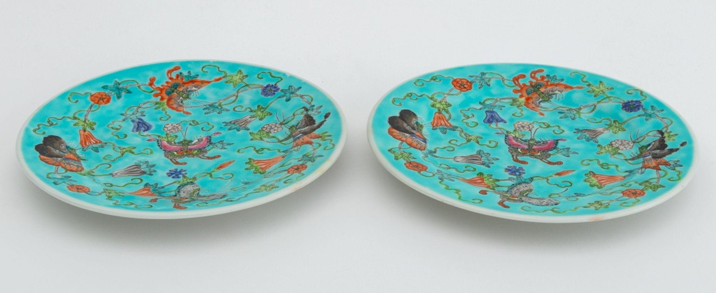 Chinese Export Butterfly Motif Turquoise Plates, 2 Chino en venta