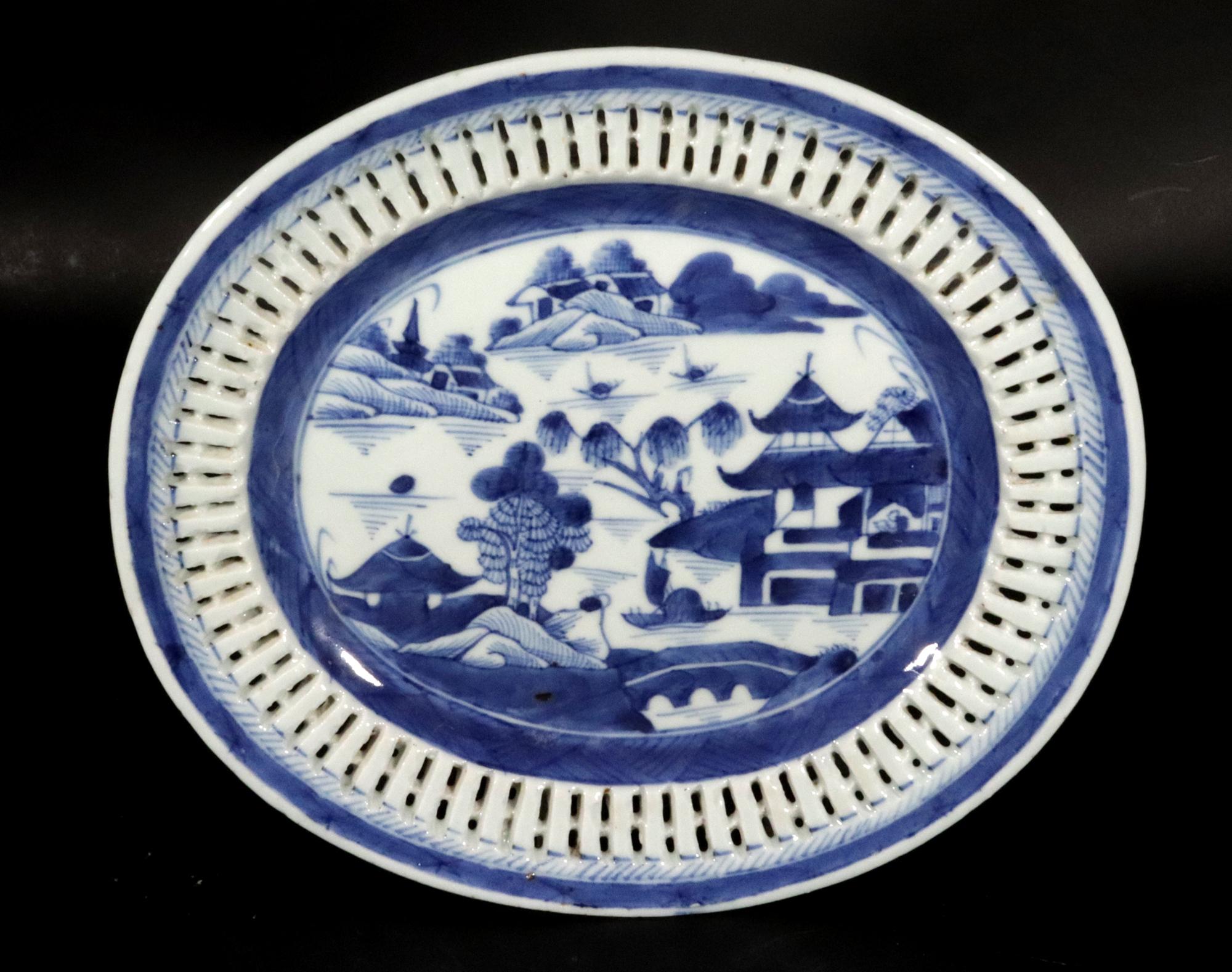 Chinese Export Canton Blue & White Chestnut Basket & Stand For Sale 3