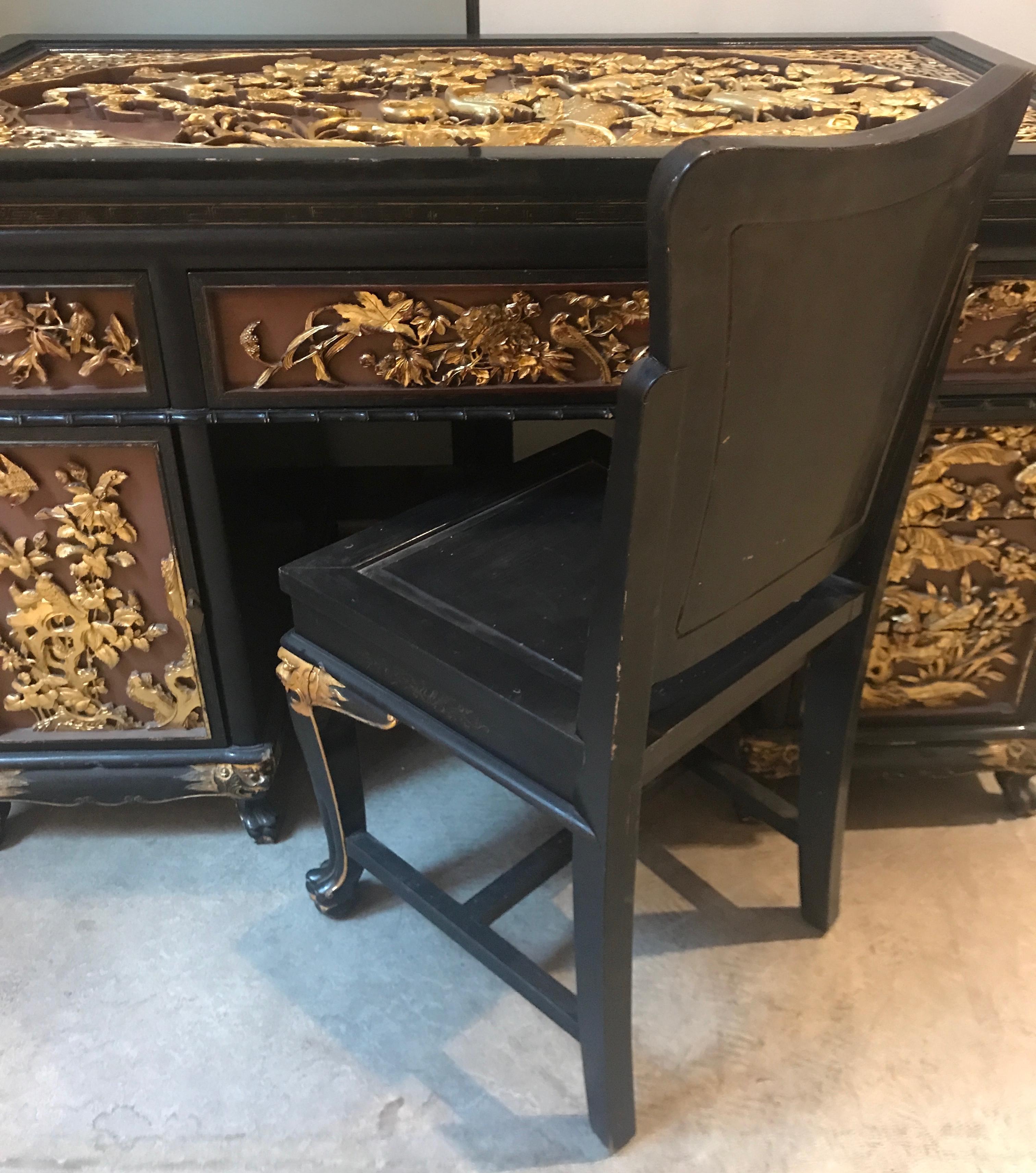 Antique Chinese Export Carved and Gilded Black Lacquered Desk and Chair For Sale 10
