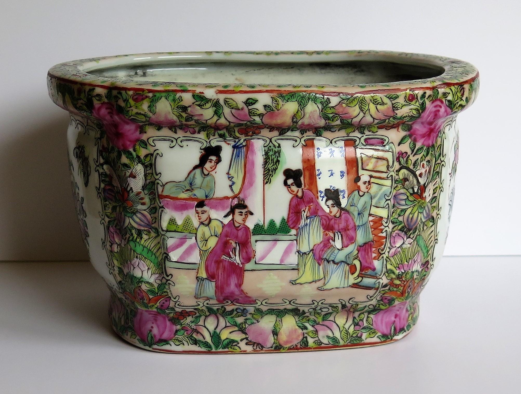 Chinese Export Ceramic Jardinière or Planter Rose Medallion, Circa 1900 In Good Condition In Lincoln, Lincolnshire