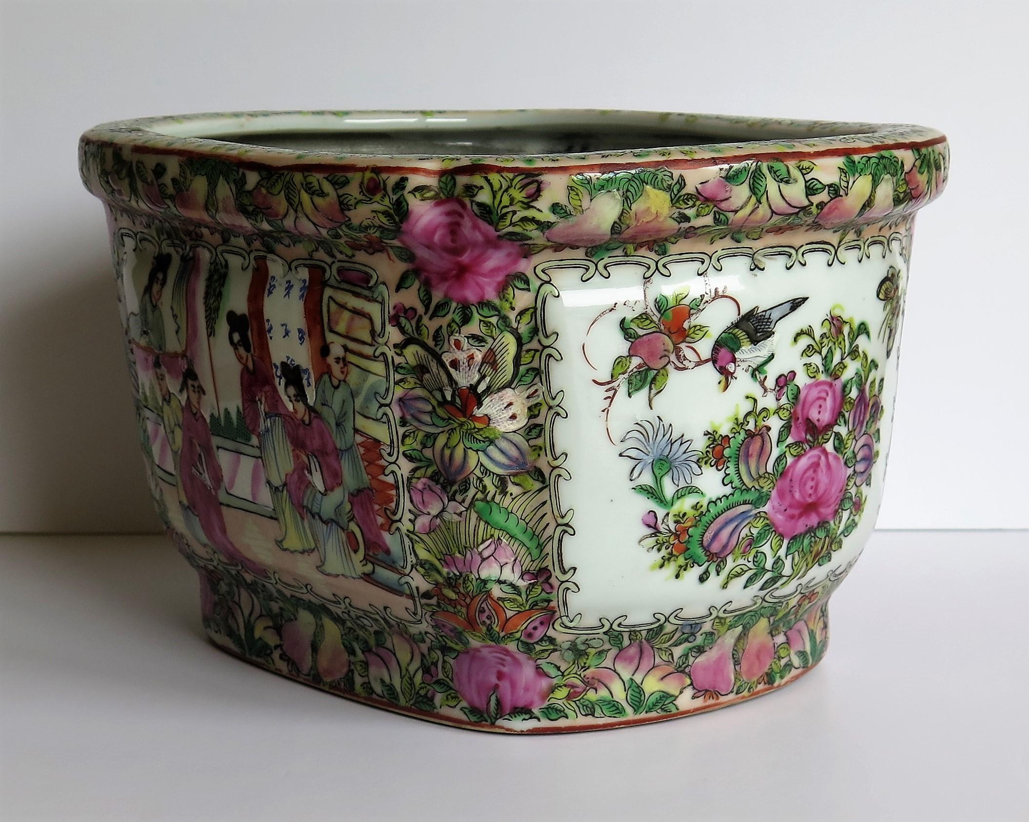 19th Century Chinese Export Ceramic Jardinière or Planter Rose Medallion, Circa 1900