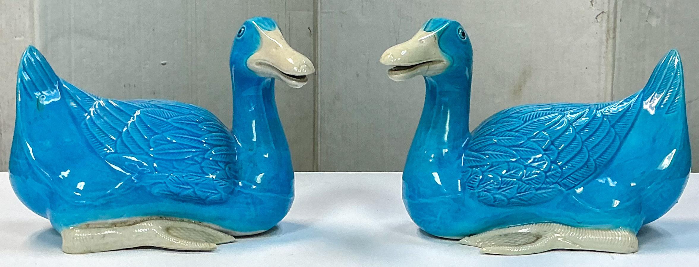 Exportation chinoise Céramique d'exportation chinoise  Canards turquoise peints à la main - Paire en vente
