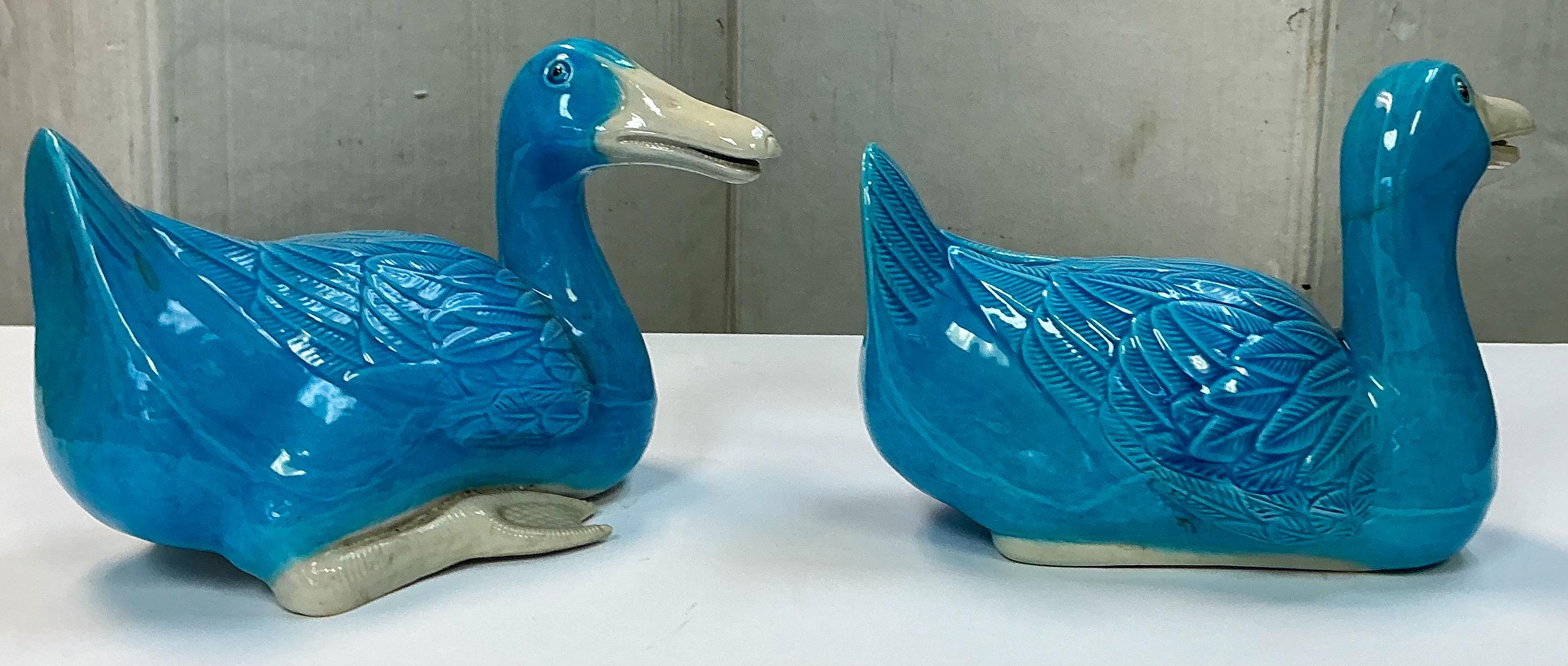 Céramique d'exportation chinoise  Canards turquoise peints à la main - Paire Bon état - En vente à Kennesaw, GA
