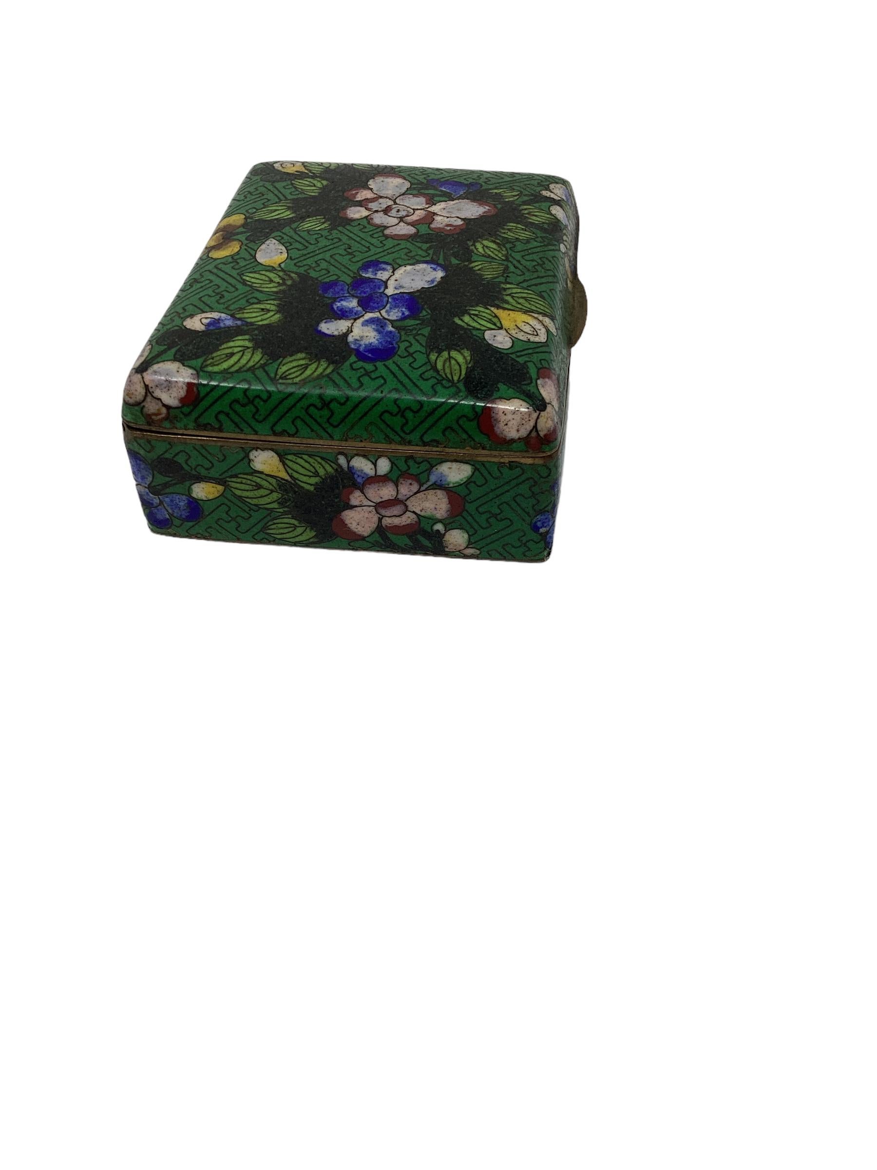 Chinese Export Cloisonné Box In Good Condition For Sale In Chapel Hill, NC