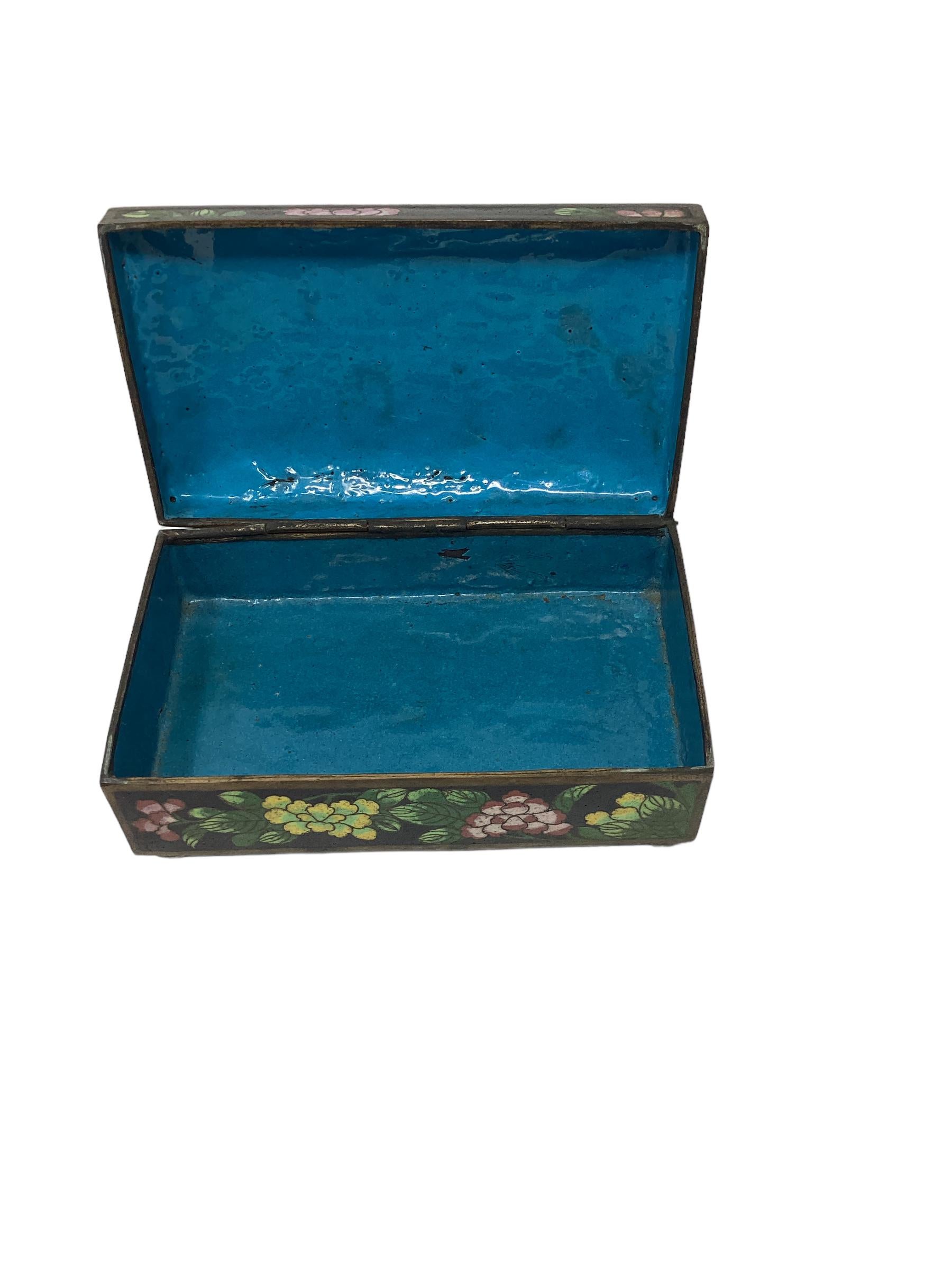 Chinoiserie Chinese Export Cloisonné Box For Sale