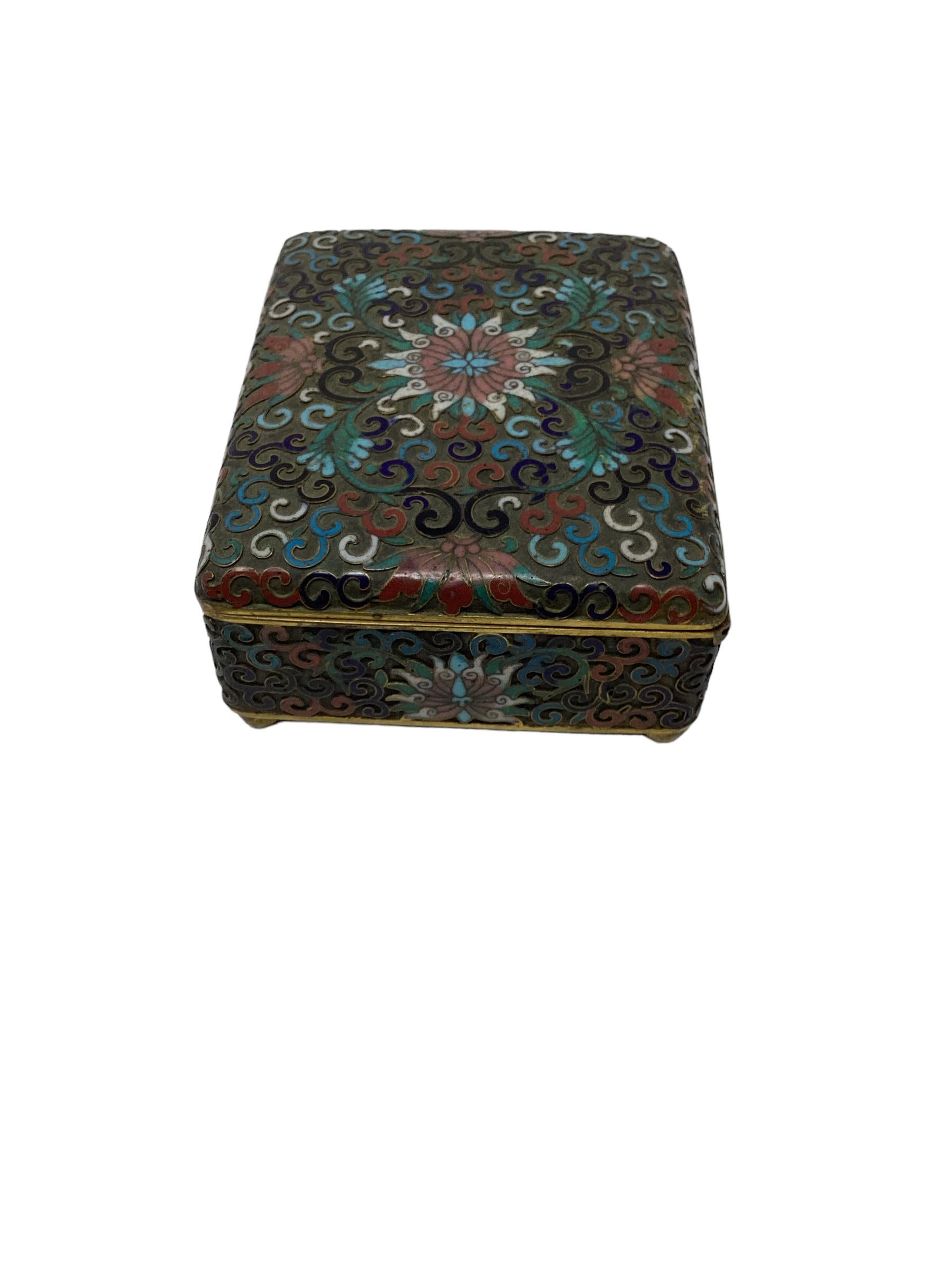 Chinese Export Cloisonné Box In Good Condition For Sale In Chapel Hill, NC