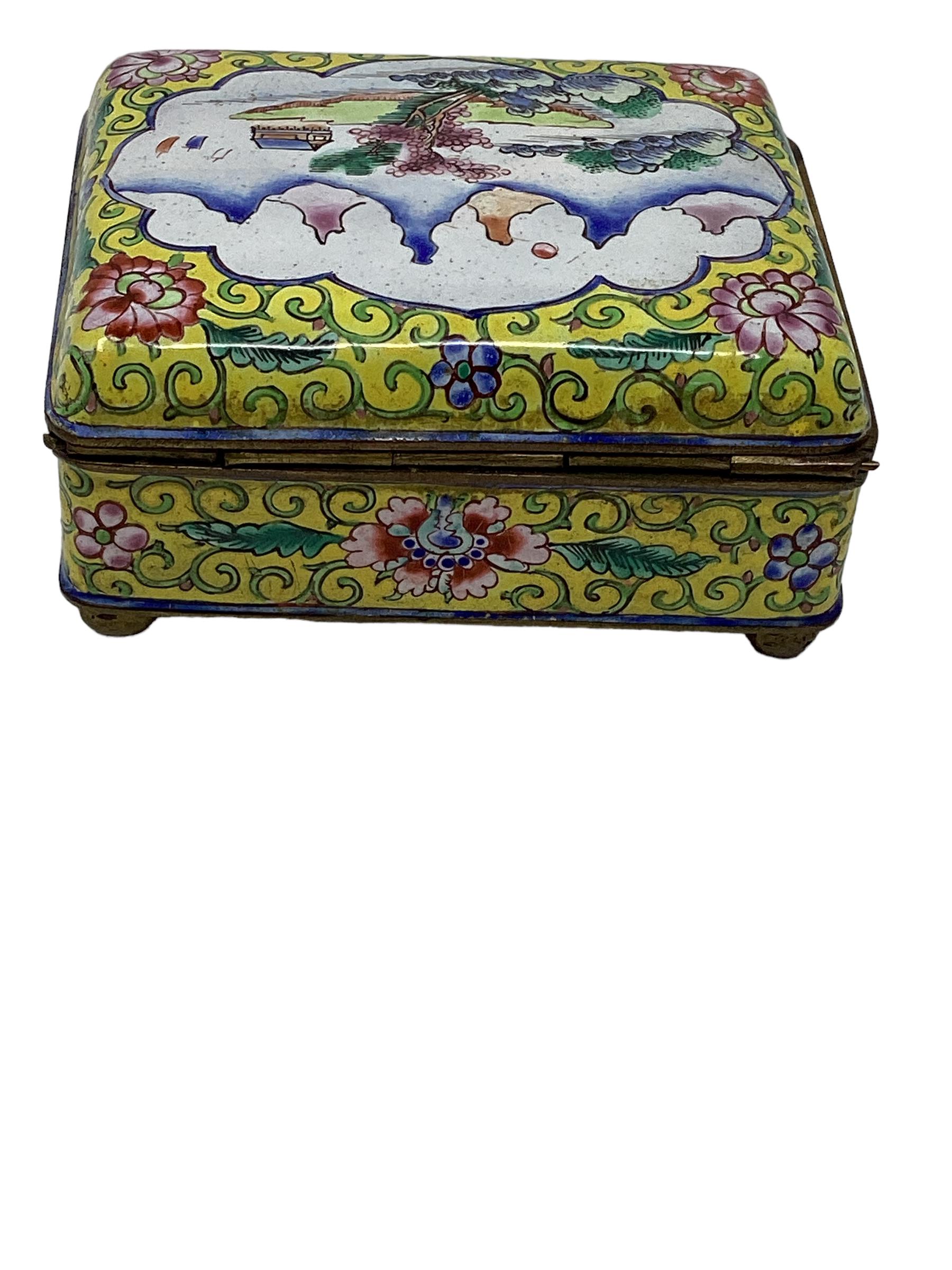 Chinoiserie Chinese Export Cloisonné Box For Sale
