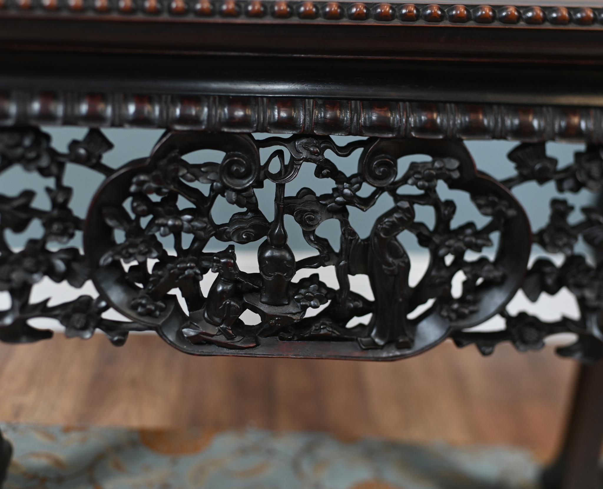 Travail du bois Table console d'exportation chinoise sculptée en bois dur ancien 1840 en vente