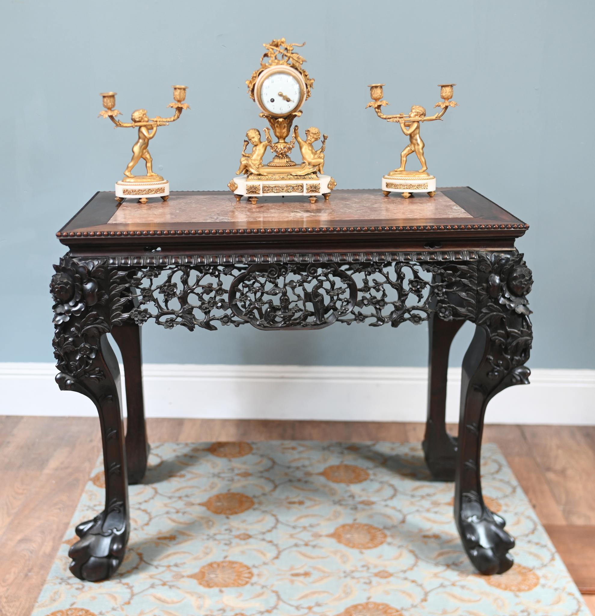 Table console d'exportation chinoise sculptée en bois dur ancien 1840 en vente 1