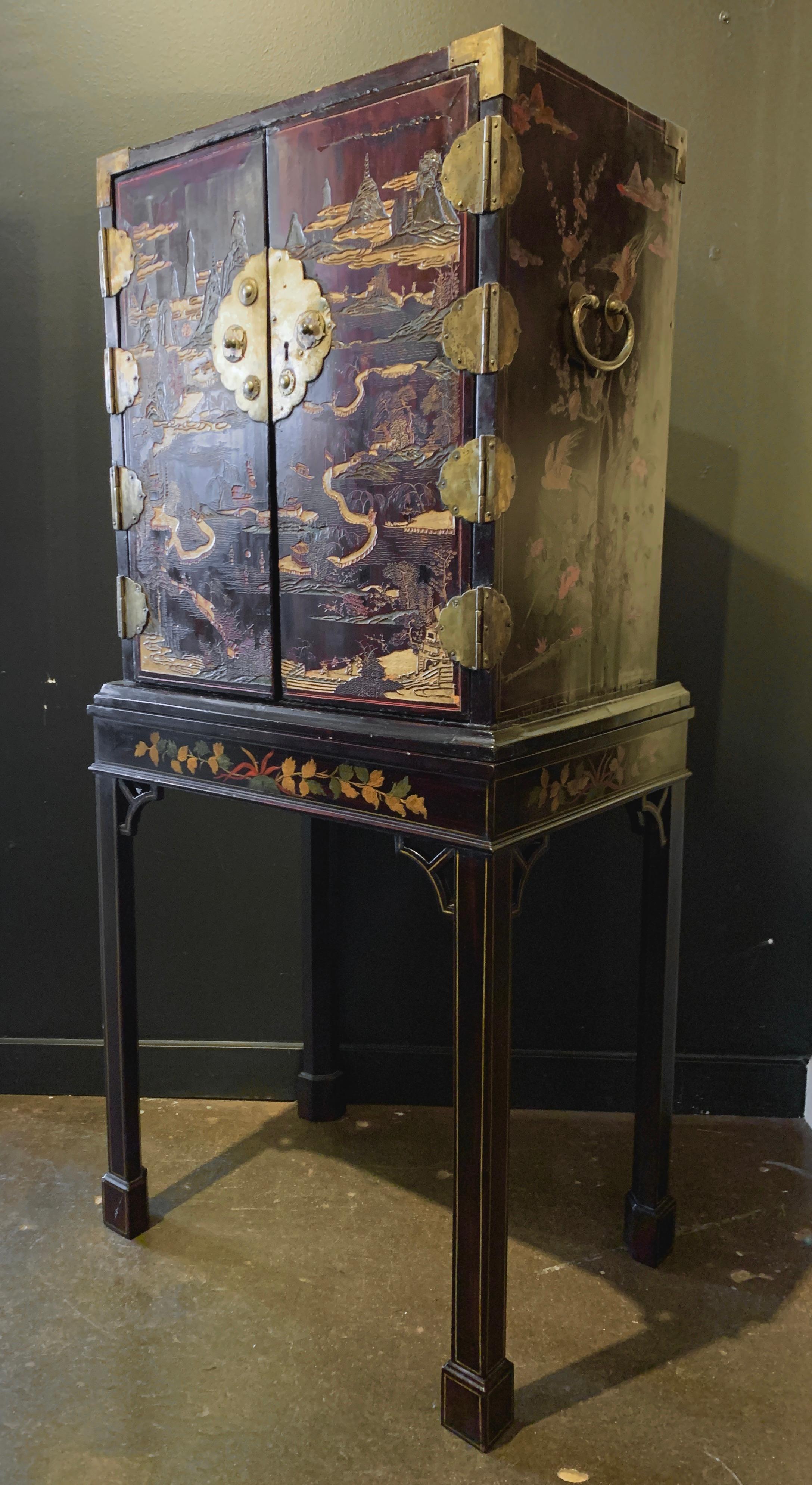 Hand-Carved Chinese Export Coromandel Lacquer Cabinet on Stand, Mid-19th Century, China For Sale