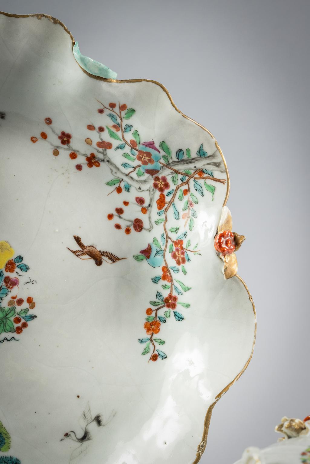 A leaf molded bowl, cover and stand decorated with birds, insects and branches.
Measures: Diameter of plate 12