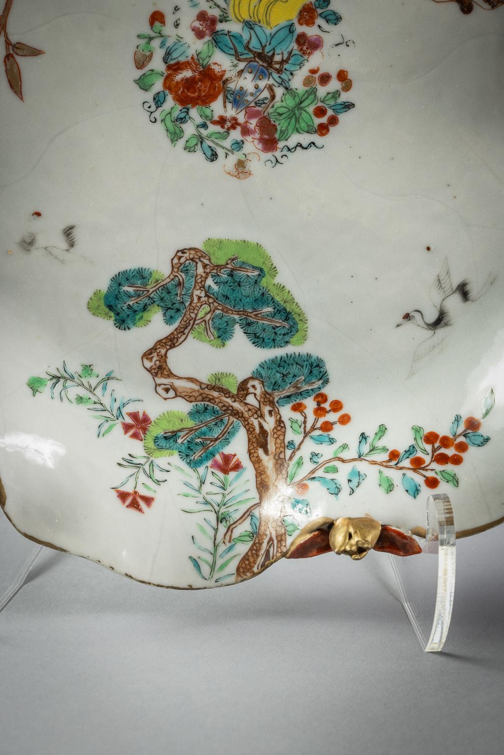 Porcelain Chinese Export Covered Bowl and Under-Plate, circa 1765 For Sale