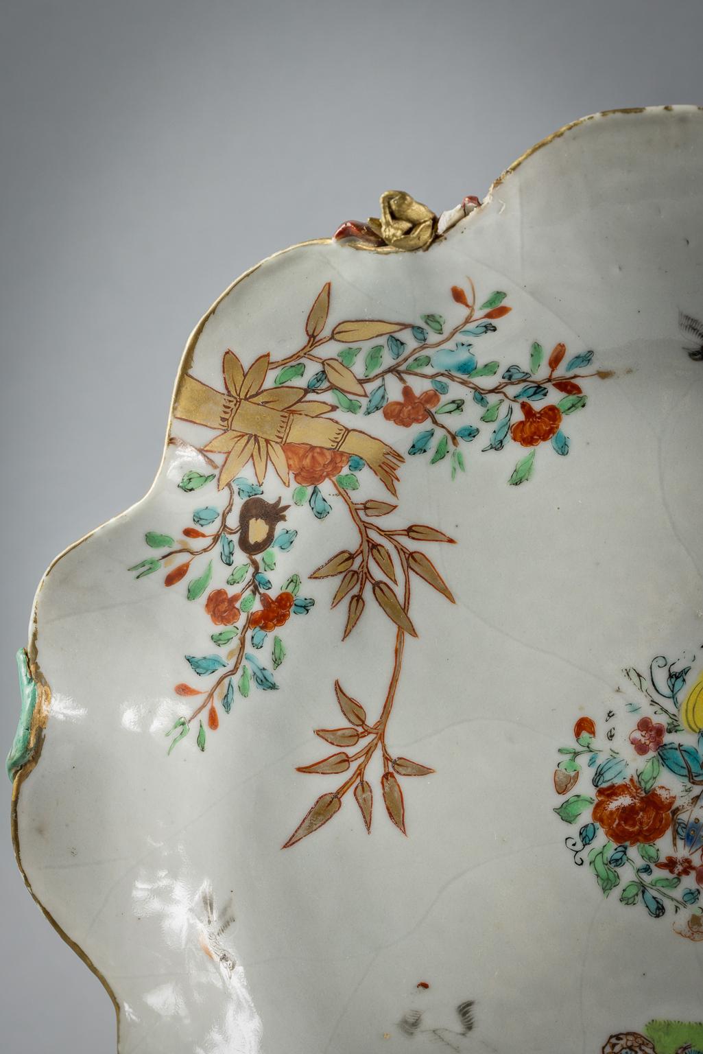 Chinese Export Covered Bowl and Under-Plate, circa 1765 For Sale 1