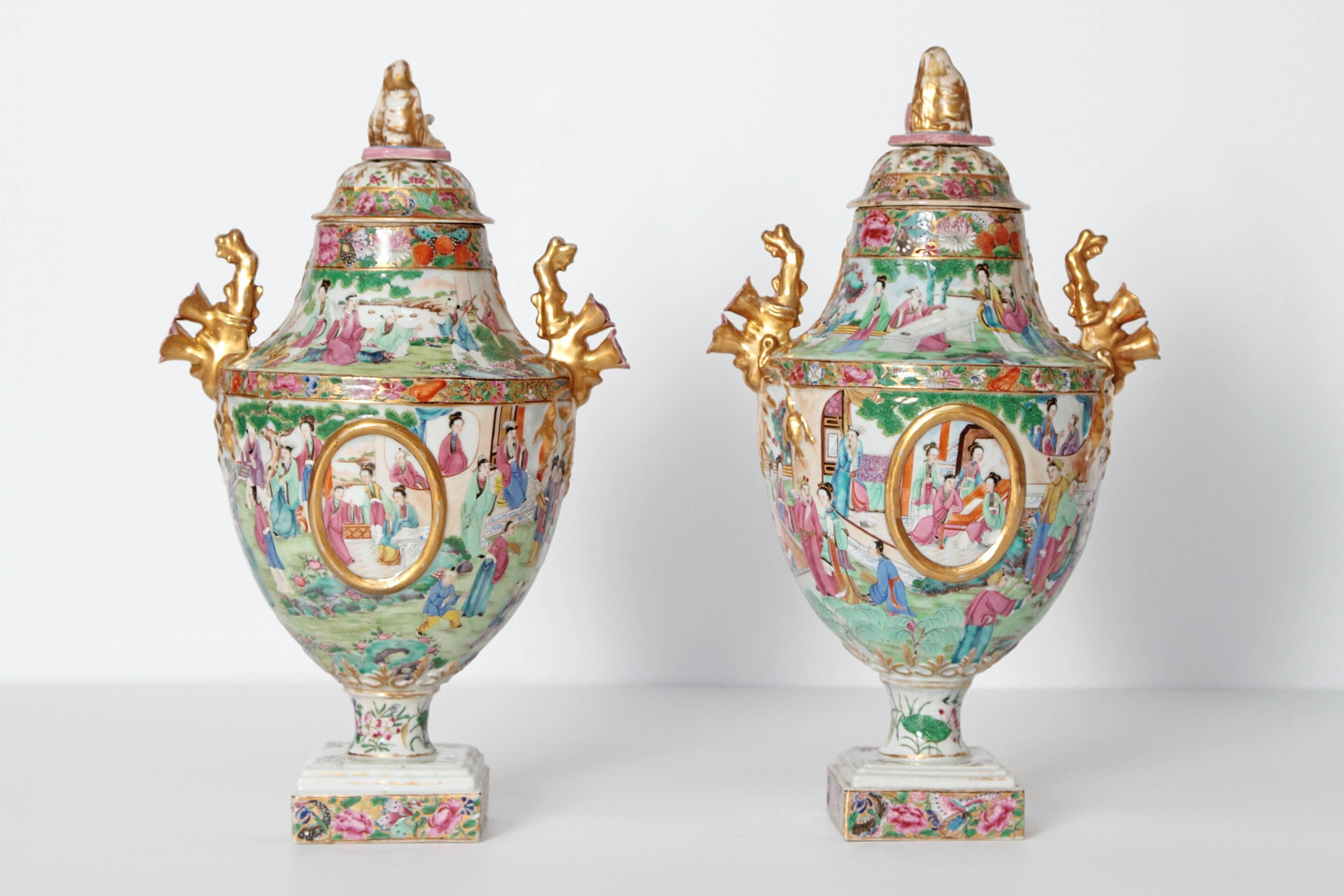 Chinese Export Covered Urns, Pair In Good Condition In Dallas, TX