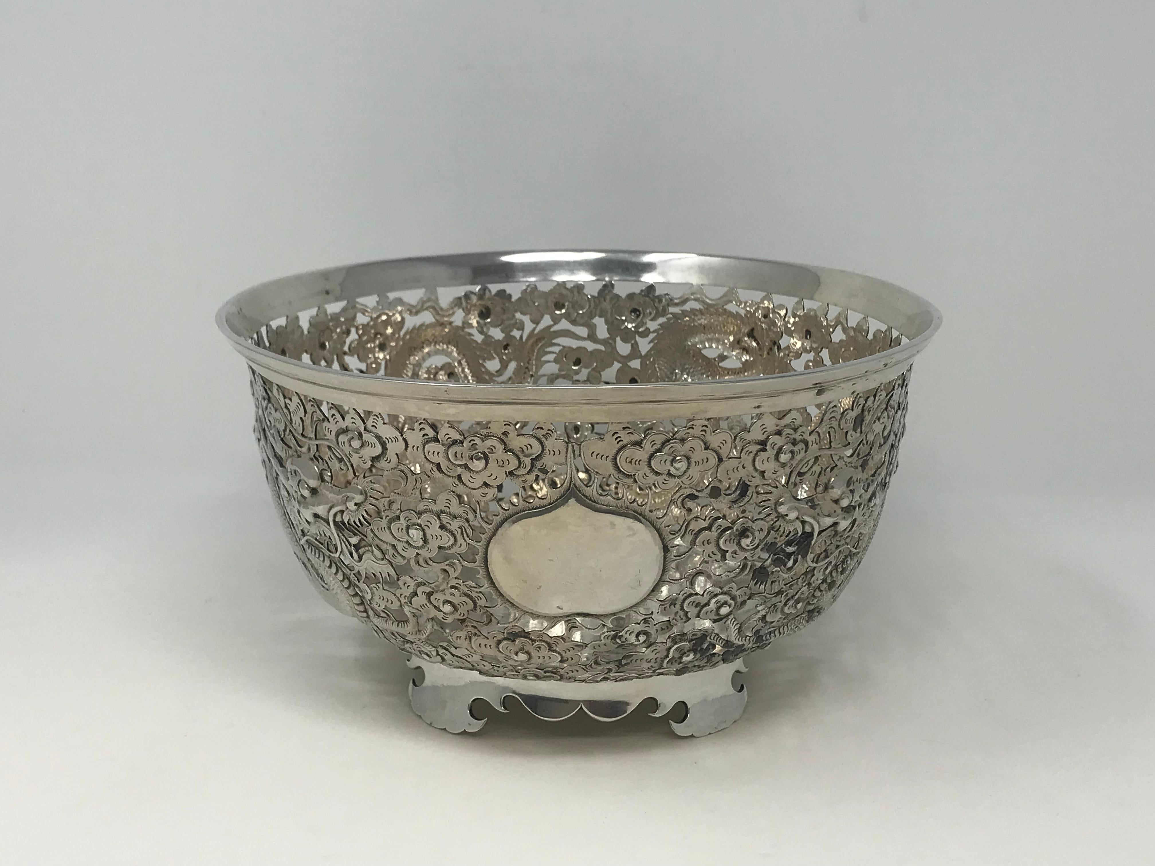 Chinesische Export Silber durchbrochene Drachen Schale, hergestellt und signiert am Boden 