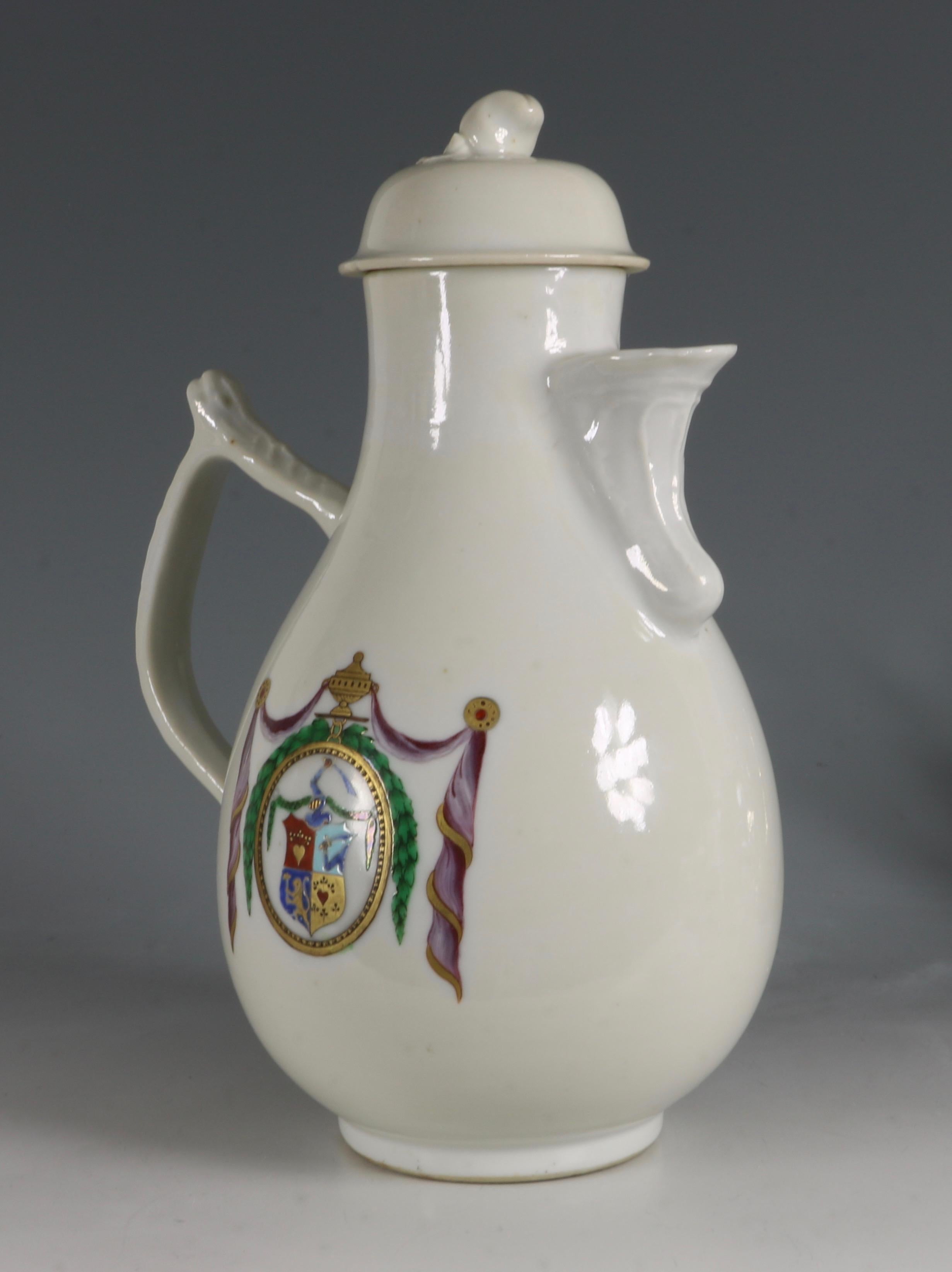 Chinese Export Porcelain Dutch Market Armorial Coffee Pot, circa 1786 In Good Condition For Sale In Frome, Somerset