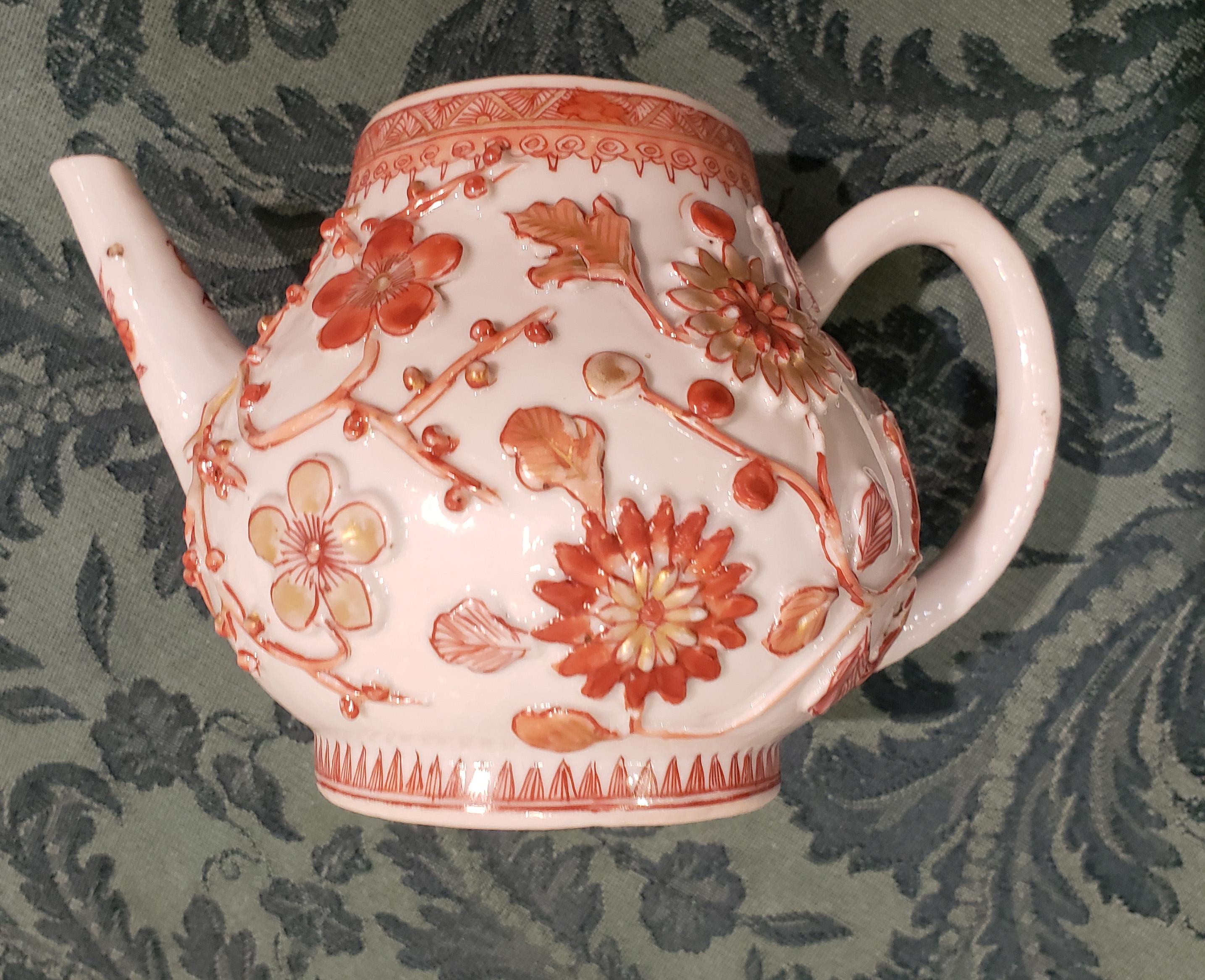Chinese Export Early 18th Century Rouge de Fer Porcelain Teapot, Cover & Stand In Good Condition In Downingtown, PA