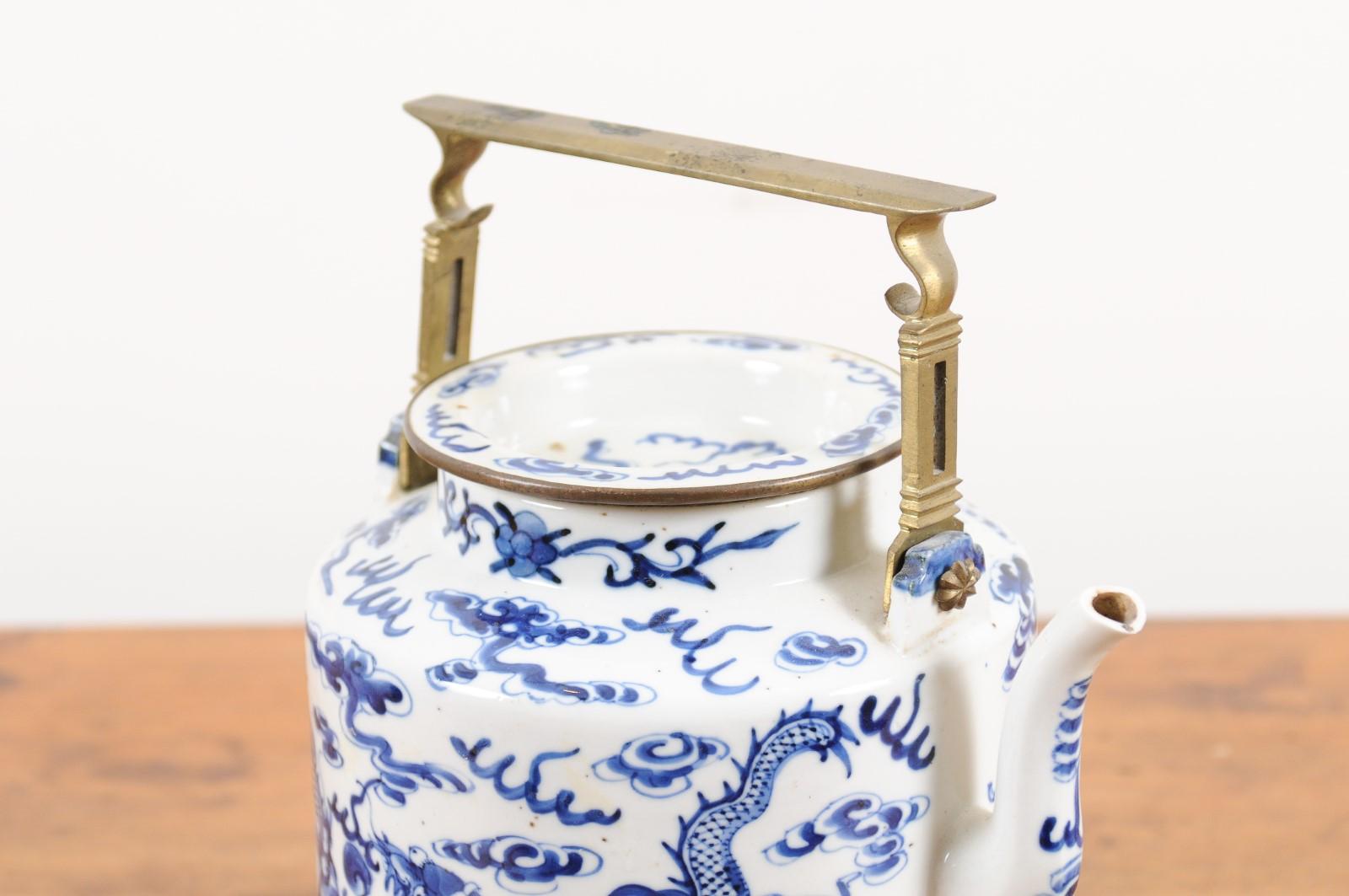 Chinese Export Early 20th Century Blue and White Porcelain Teapot with Dragons In Good Condition In Atlanta, GA