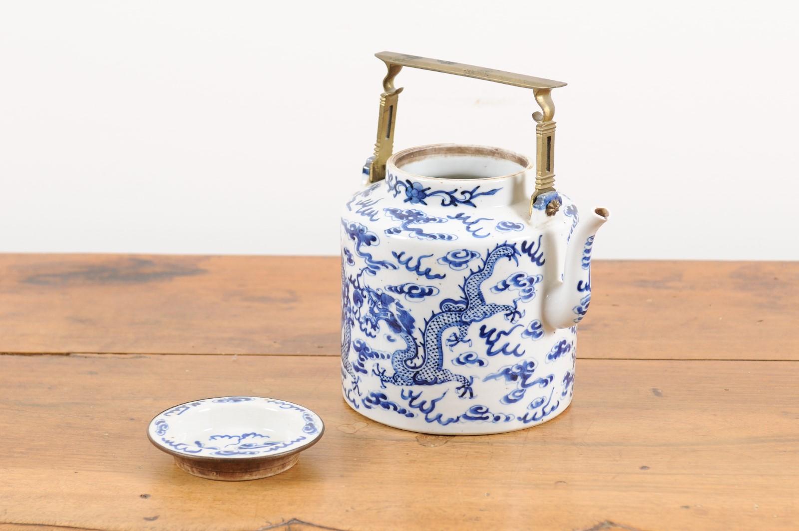 Chinese Export Early 20th Century Blue and White Porcelain Teapot with Dragons 1