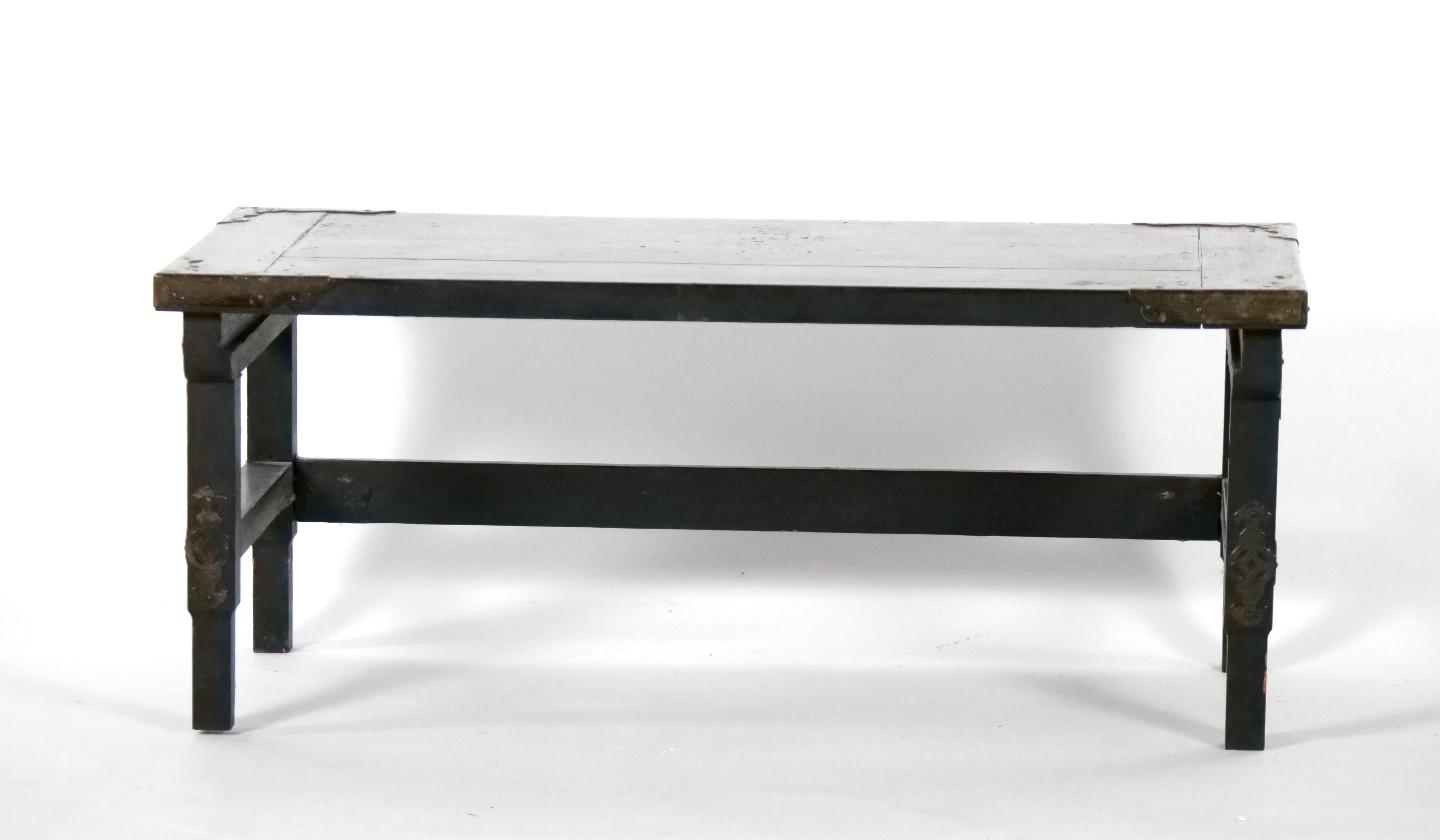 Chinese Export Ebonized low Nesting Tables For Sale 6