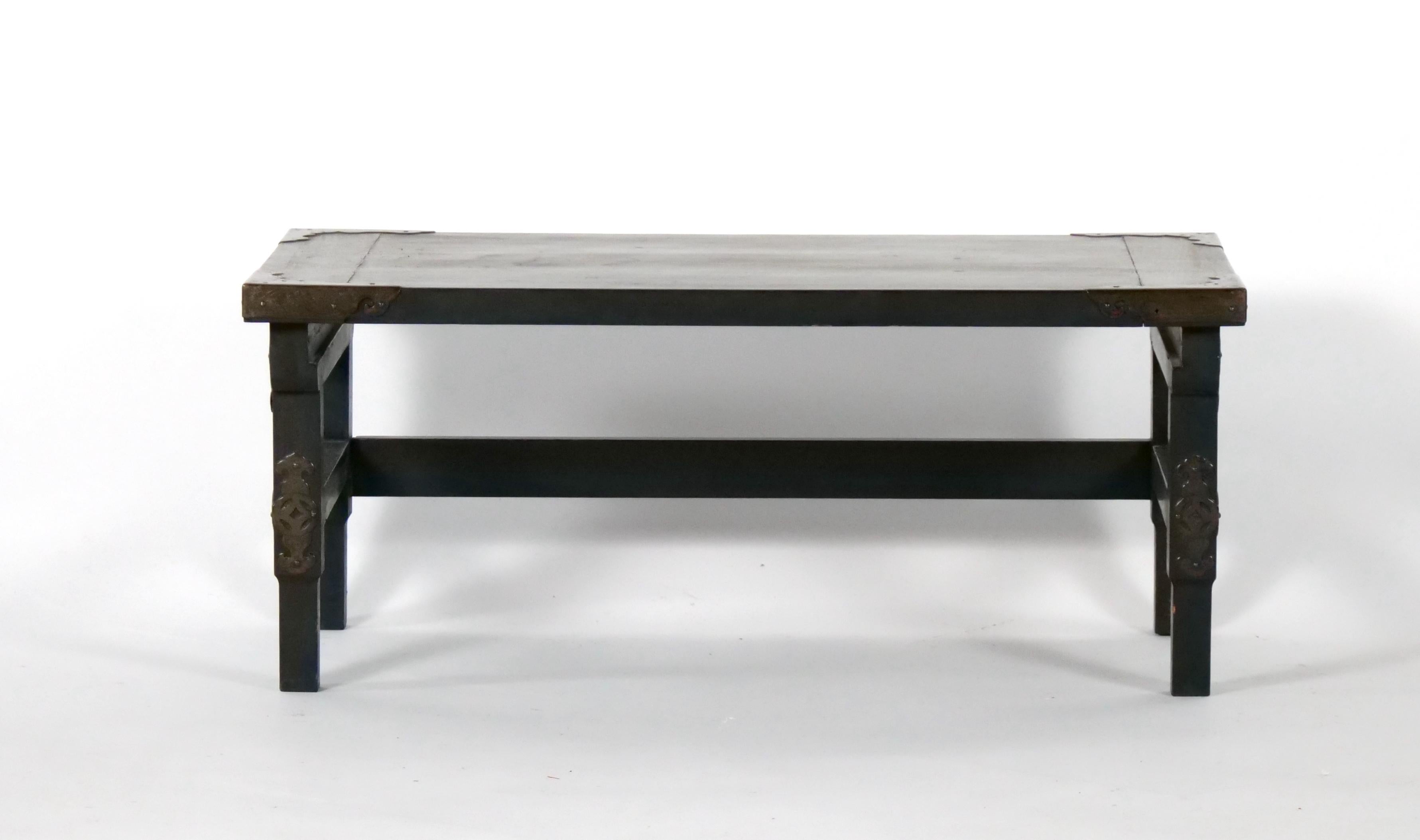 Chinese Export Ebonized low Nesting Tables For Sale 7